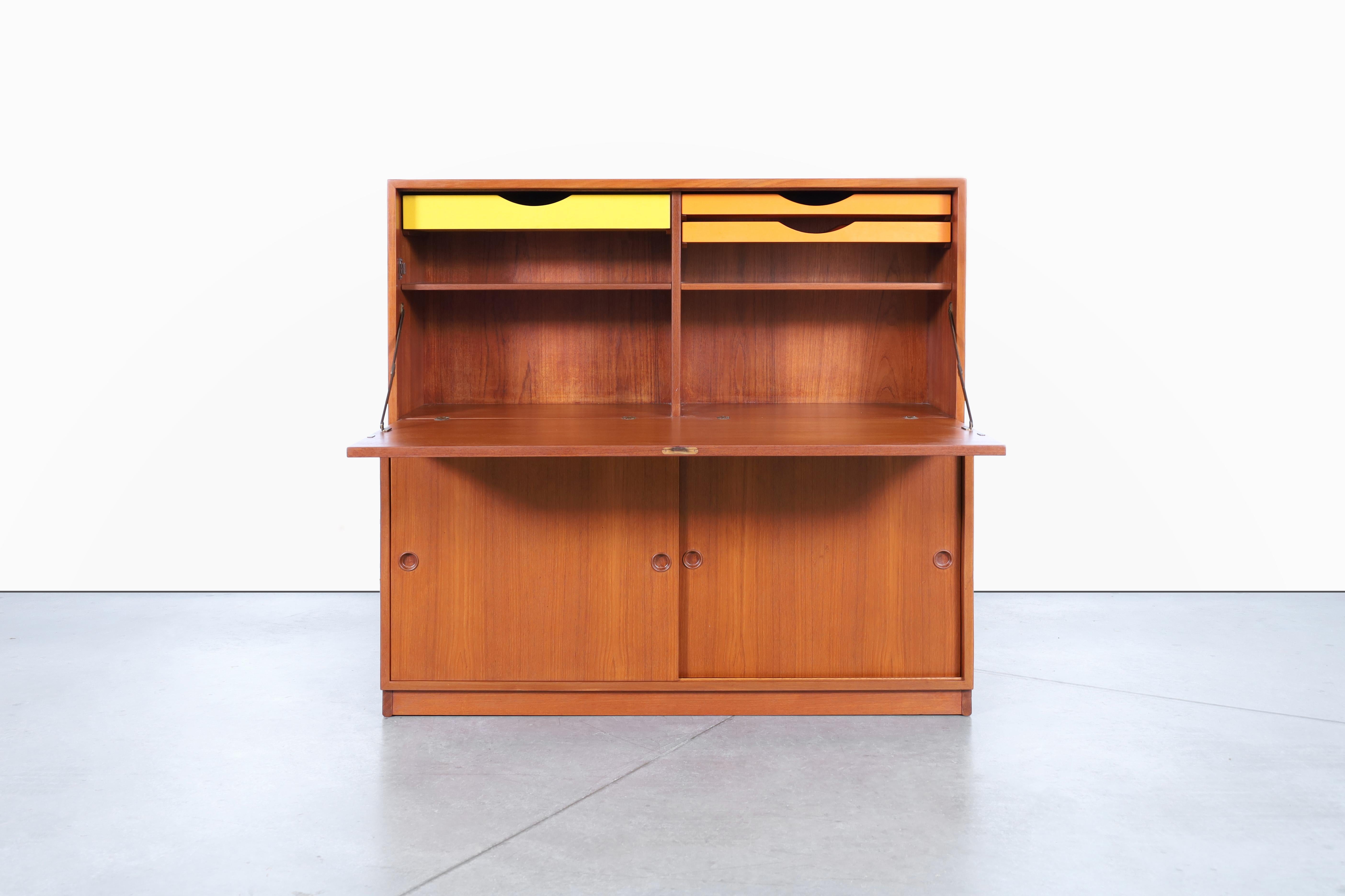 Cabinet o scrivania svedese in teak a due pezzi di Børge Mogensen in vendita 4