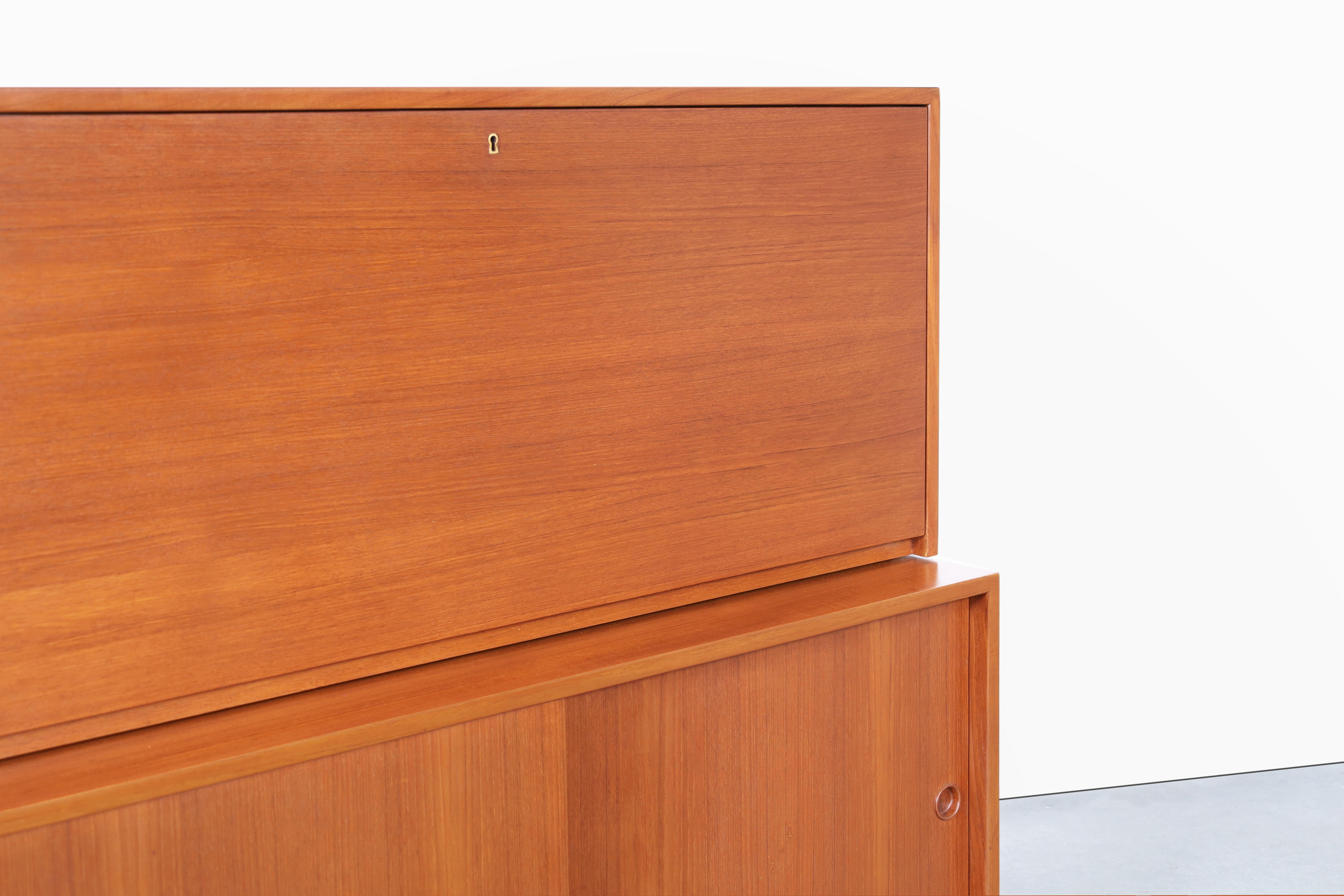 Svedese Cabinet o scrivania svedese in teak a due pezzi di Børge Mogensen in vendita