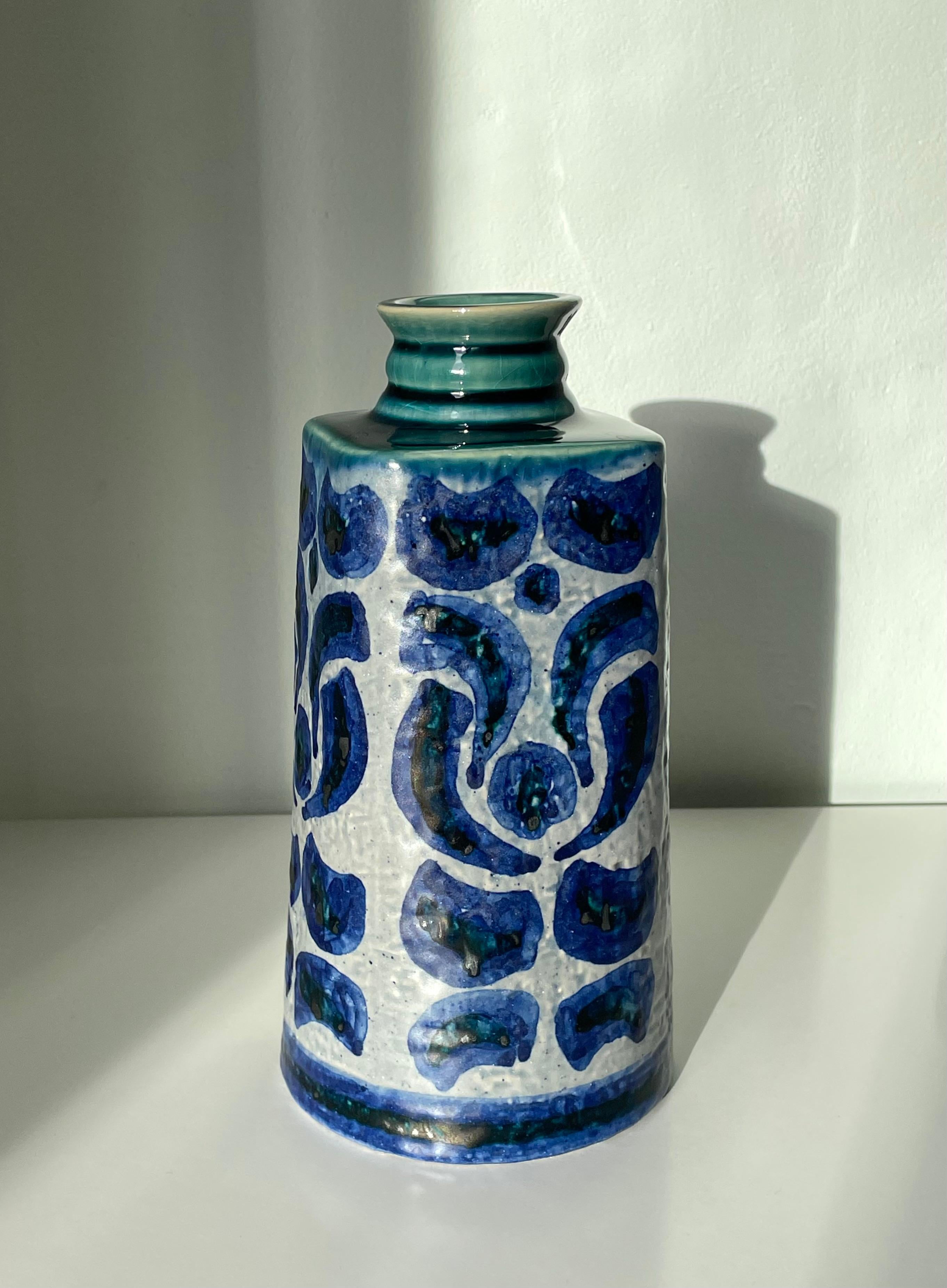Mid-Century Modern Upsala Ekeby Graphic Blue Decor Vase, Sweden, 1960s For Sale