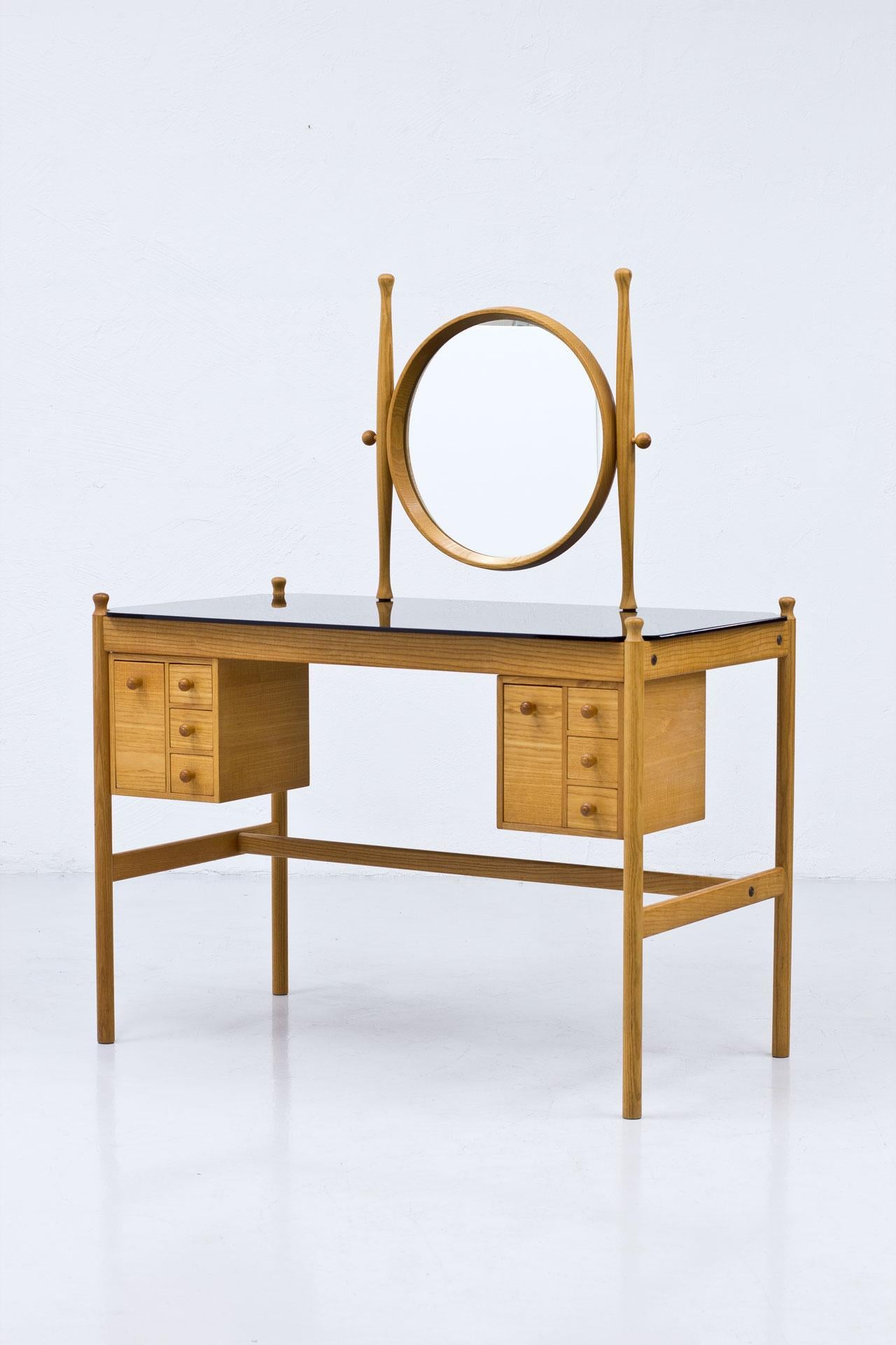 Swedish Vanity by Fröseke Nybrofabriken AB In Good Condition In Stockholm, Stockholms län