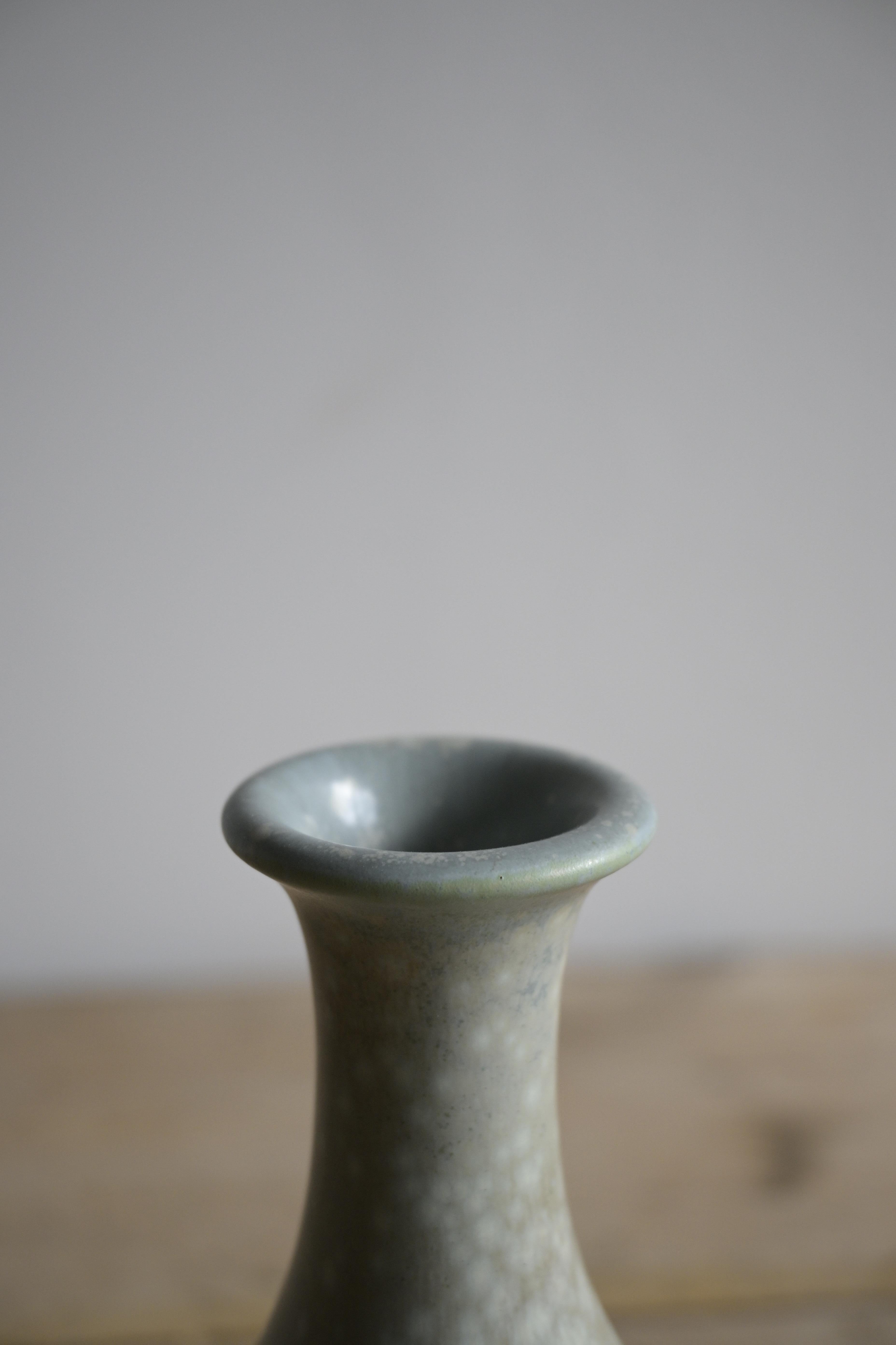 Vaso svedese di Gunnar Nylund, Rörstrand 1950 ca. In condizioni buone in vendita a Farsta, SE
