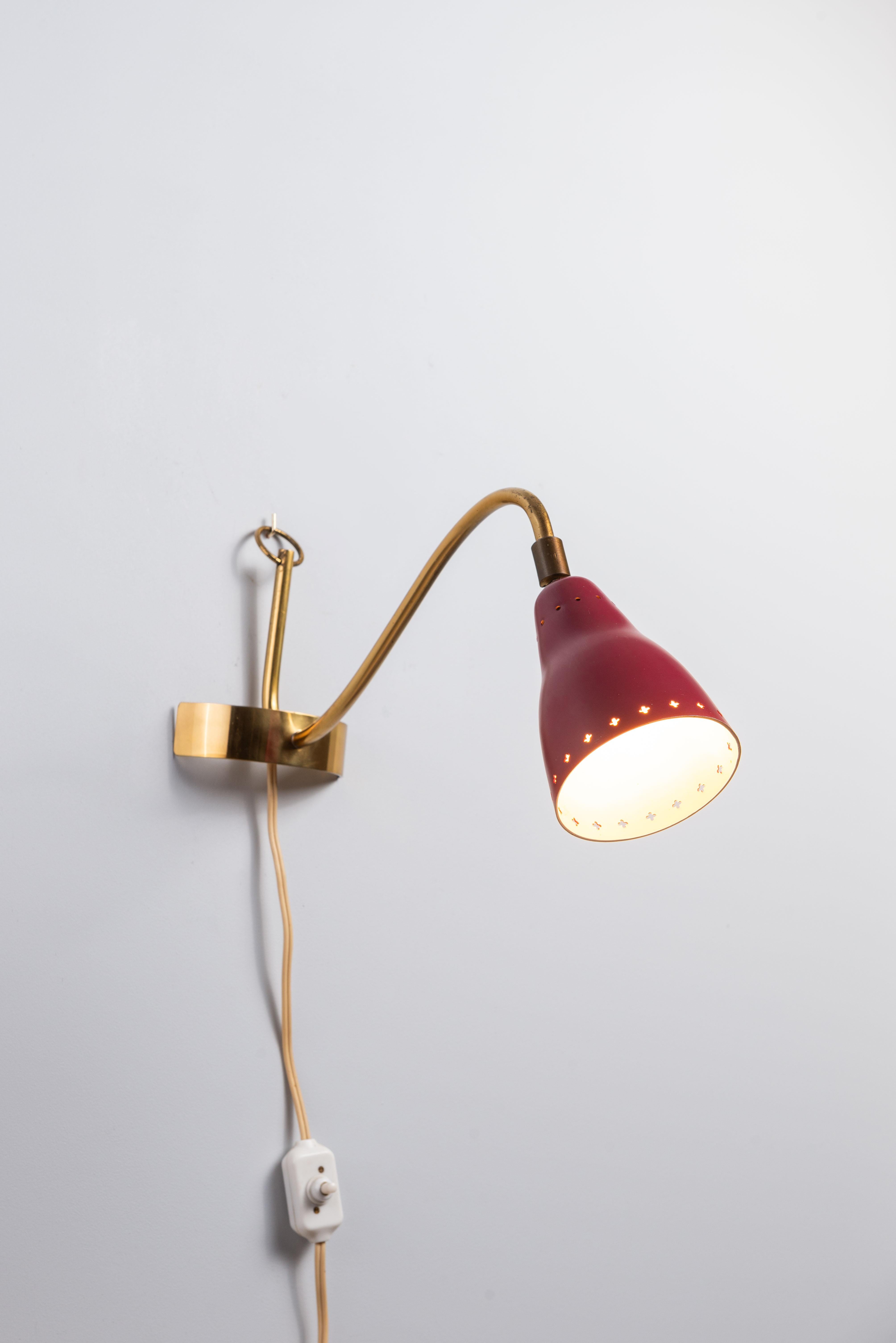 Mid-Century Modern Lampe suédoise polyvalente en laiton et métal Mid-Century Suède 1950 en vente