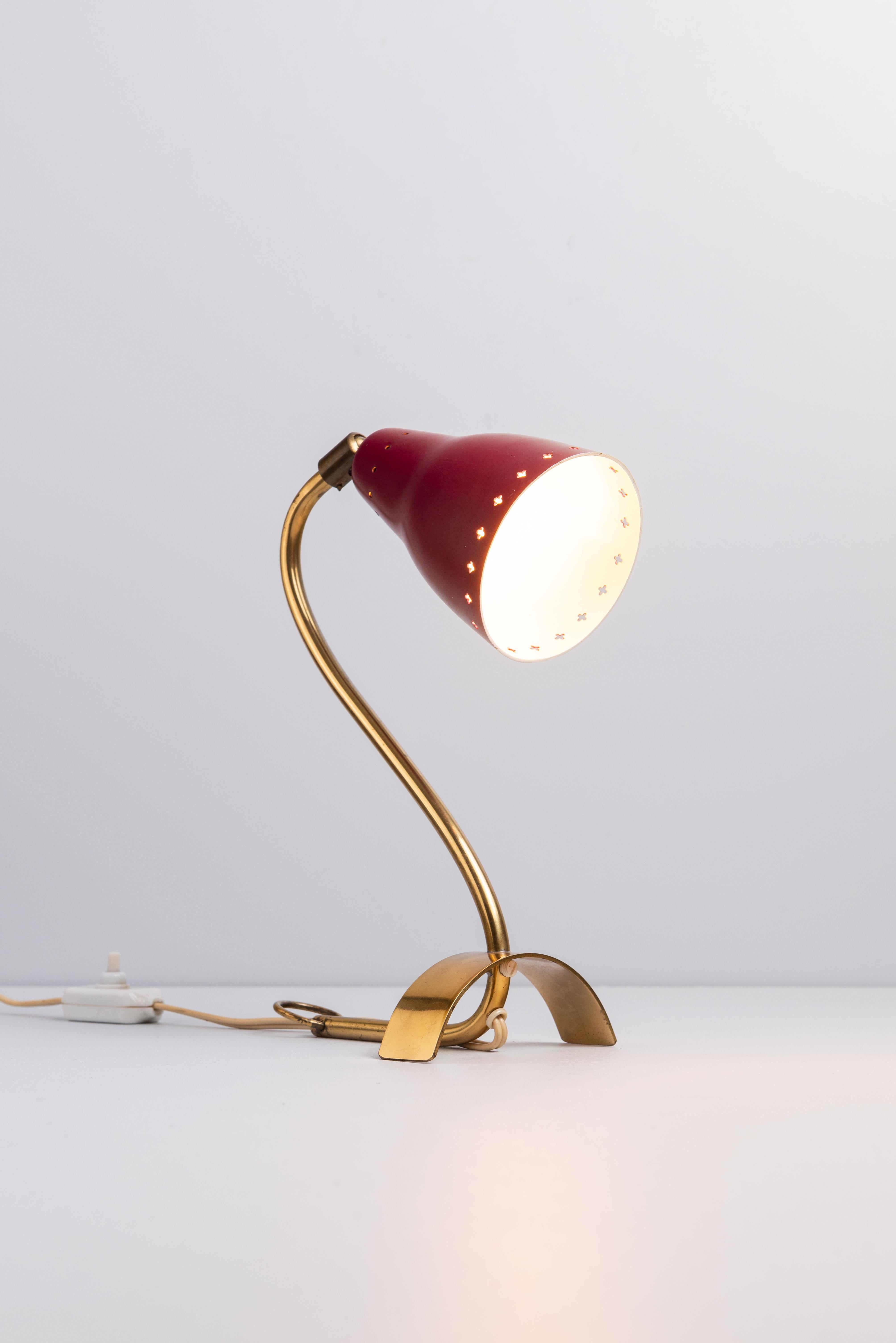 Milieu du XXe siècle Lampe suédoise polyvalente en laiton et métal Mid-Century Suède 1950 en vente