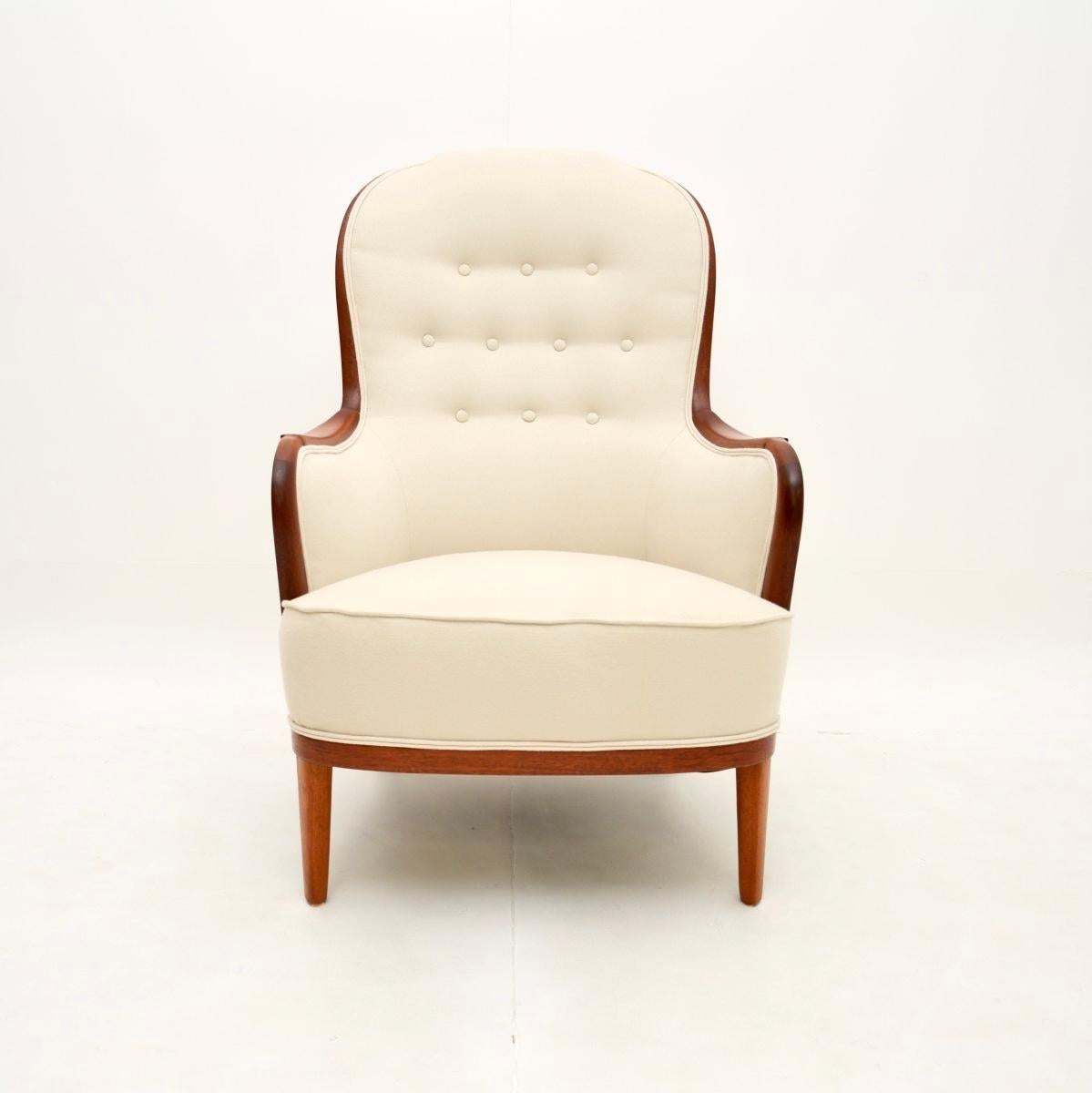 A stunning Swedish vintage armchair by Carl Malmsten. This was recently imported from Sweden, it dates from the 1950’s.

The quality is outstanding, this is of generous proportions and it is extremely comfortable. The frame has gorgeous curves, it