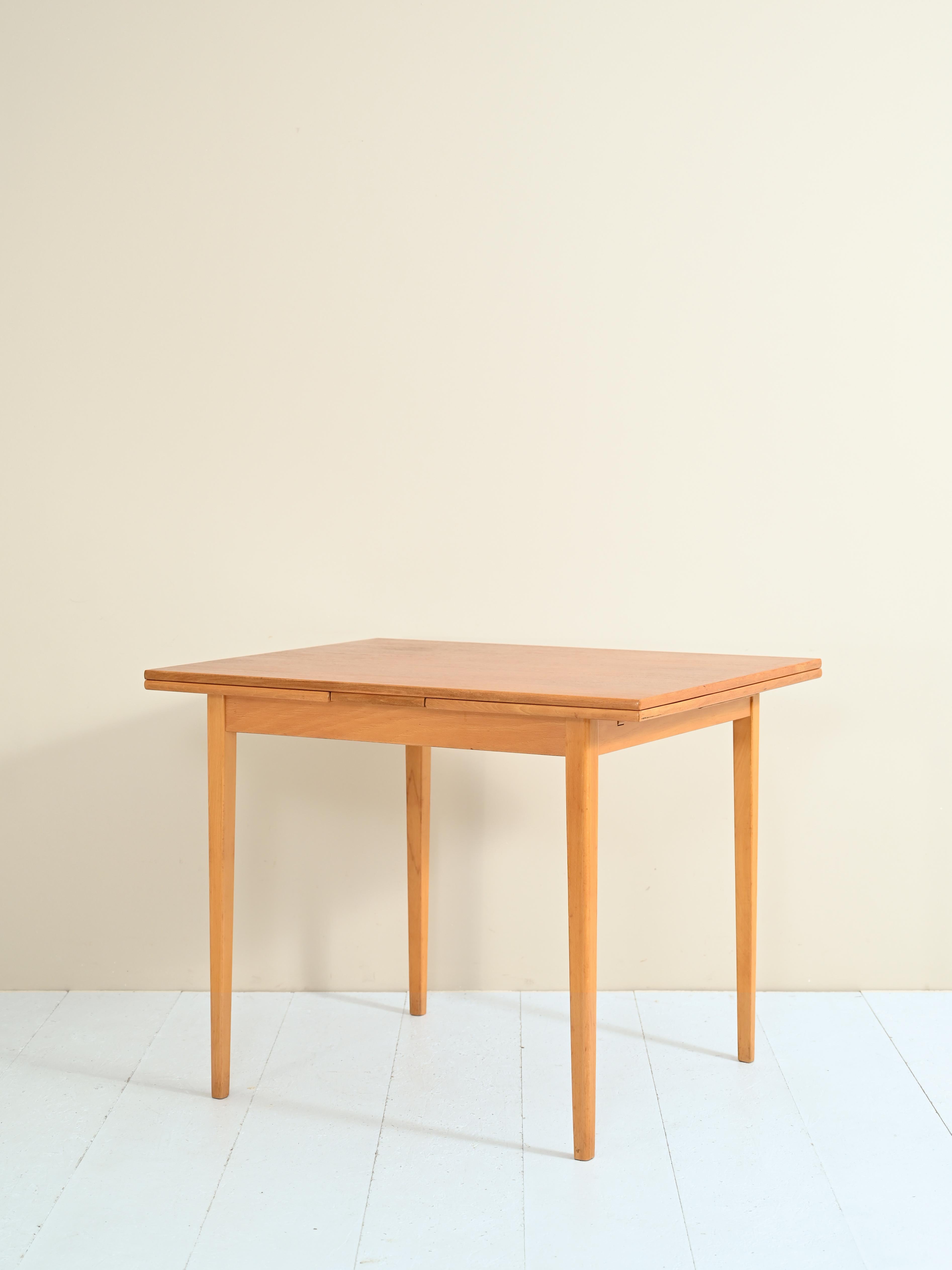 Swedish Vintage Extendable Teak Wood Table In Good Condition In Brescia, IT