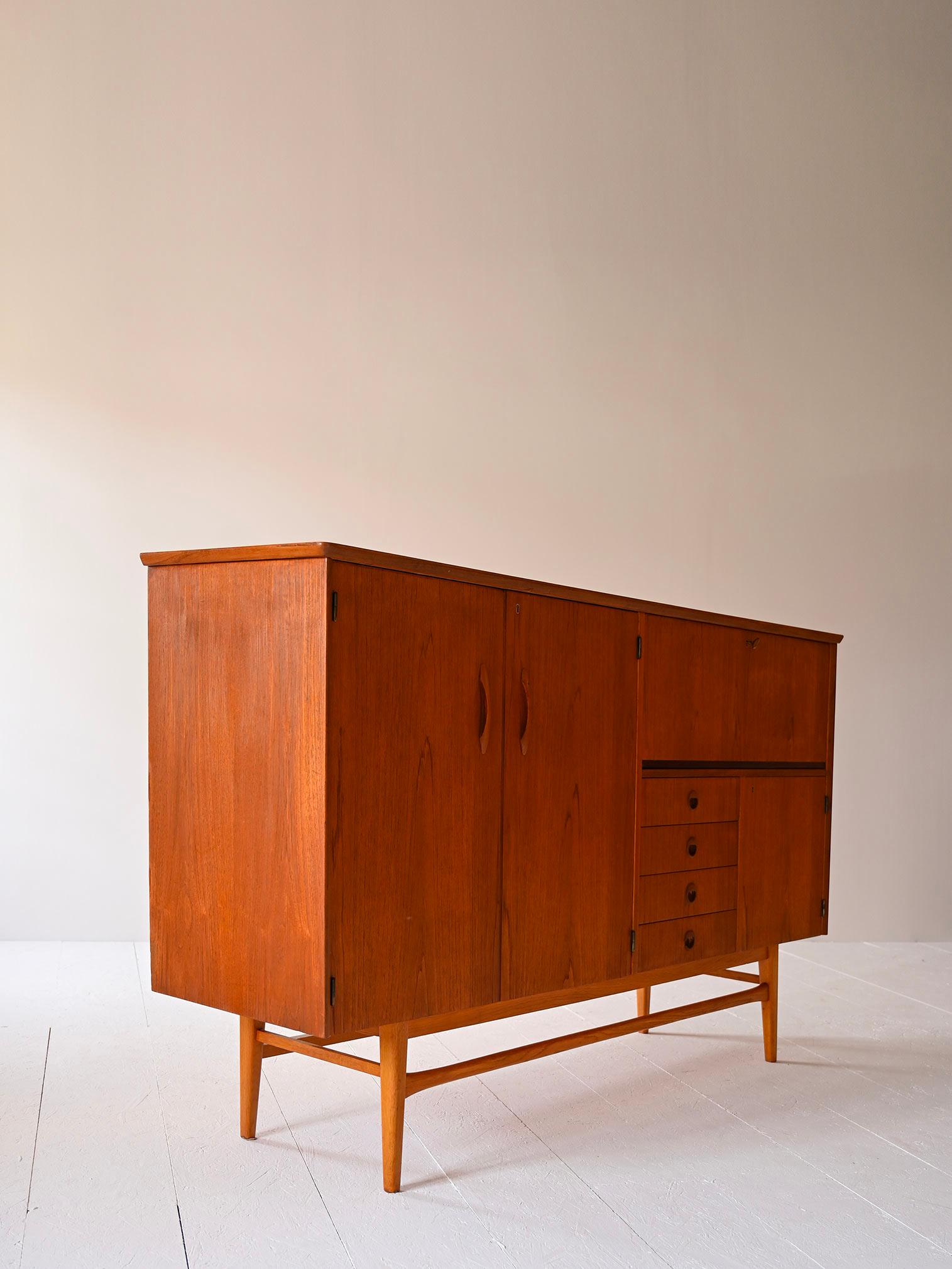 Swedish vintage highboard In Good Condition In Brescia, IT