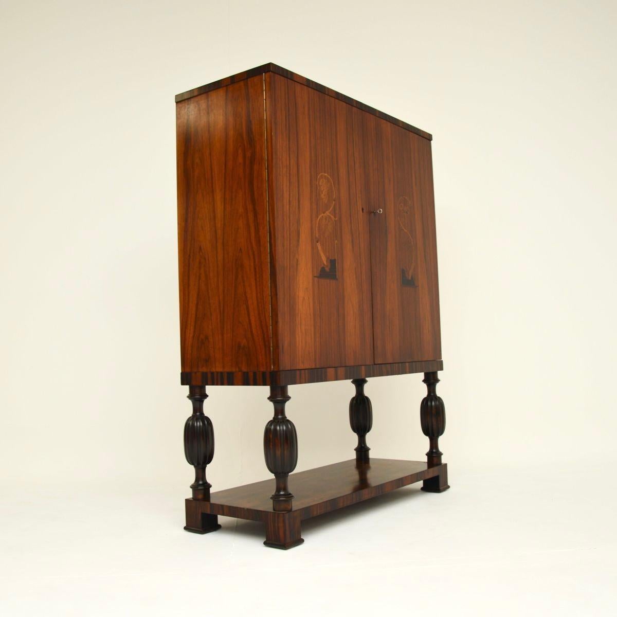 Swedish Vintage Inlaid Cabinet mediados del siglo XX en venta