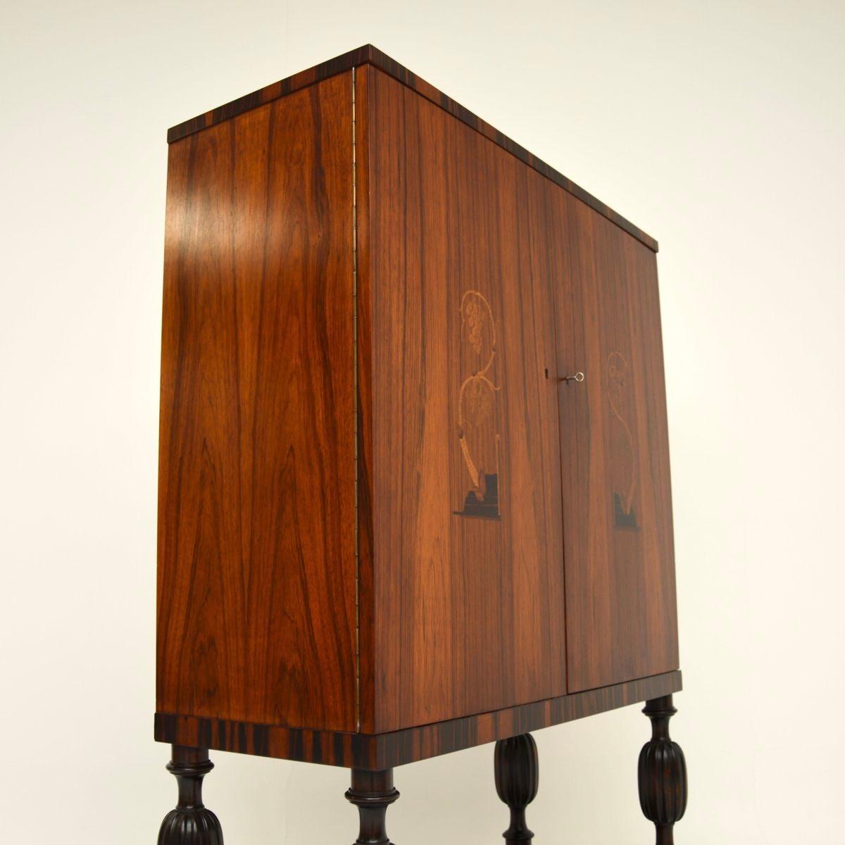 Swedish Vintage Inlaid Cabinet Madera en venta