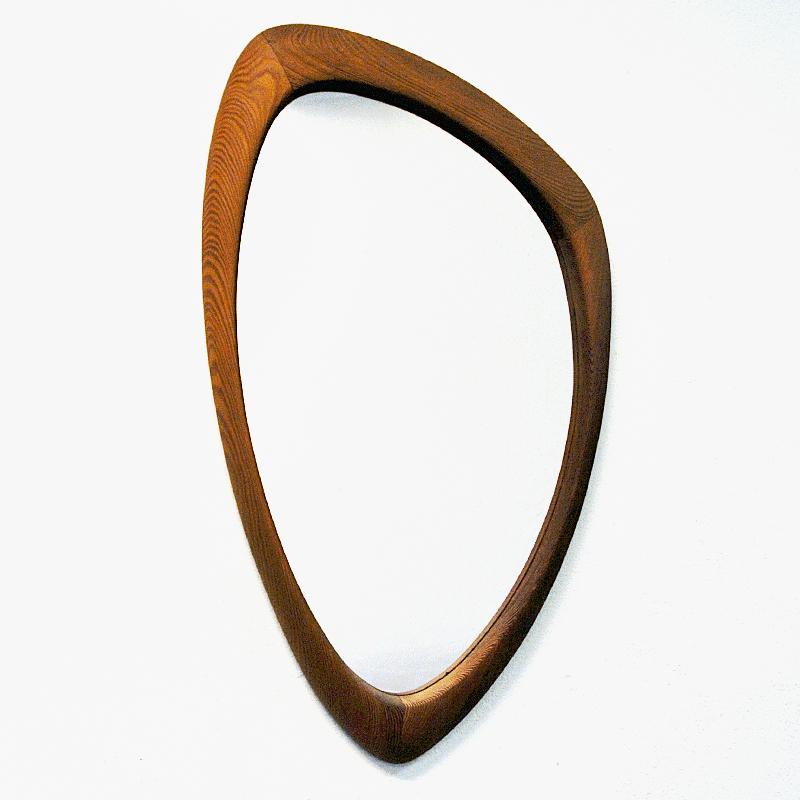 Swedish Vintage Oval Pine Wall Mirror from the 1950s In Good Condition In Stockholm, SE