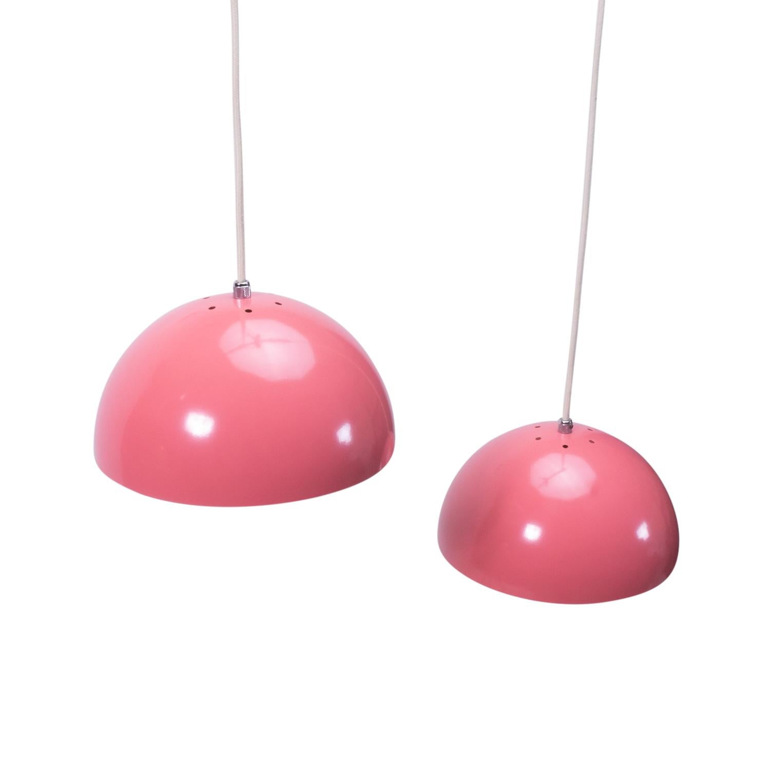 Swedish Vintage Pair of Lyfa Pendants, Pink, 1960s In Good Condition For Sale In Renens, CH