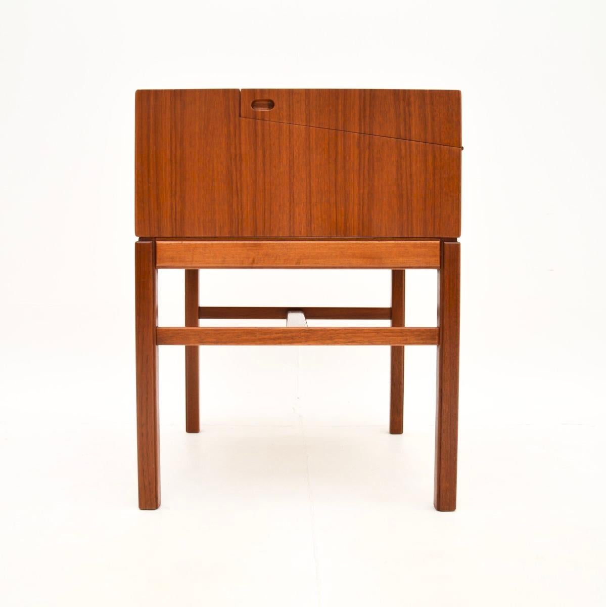 Caja de trabajo / mesa auxiliar de teca sueca vintage de Sven Engstrom y Gunnar Myrstrand en venta 4