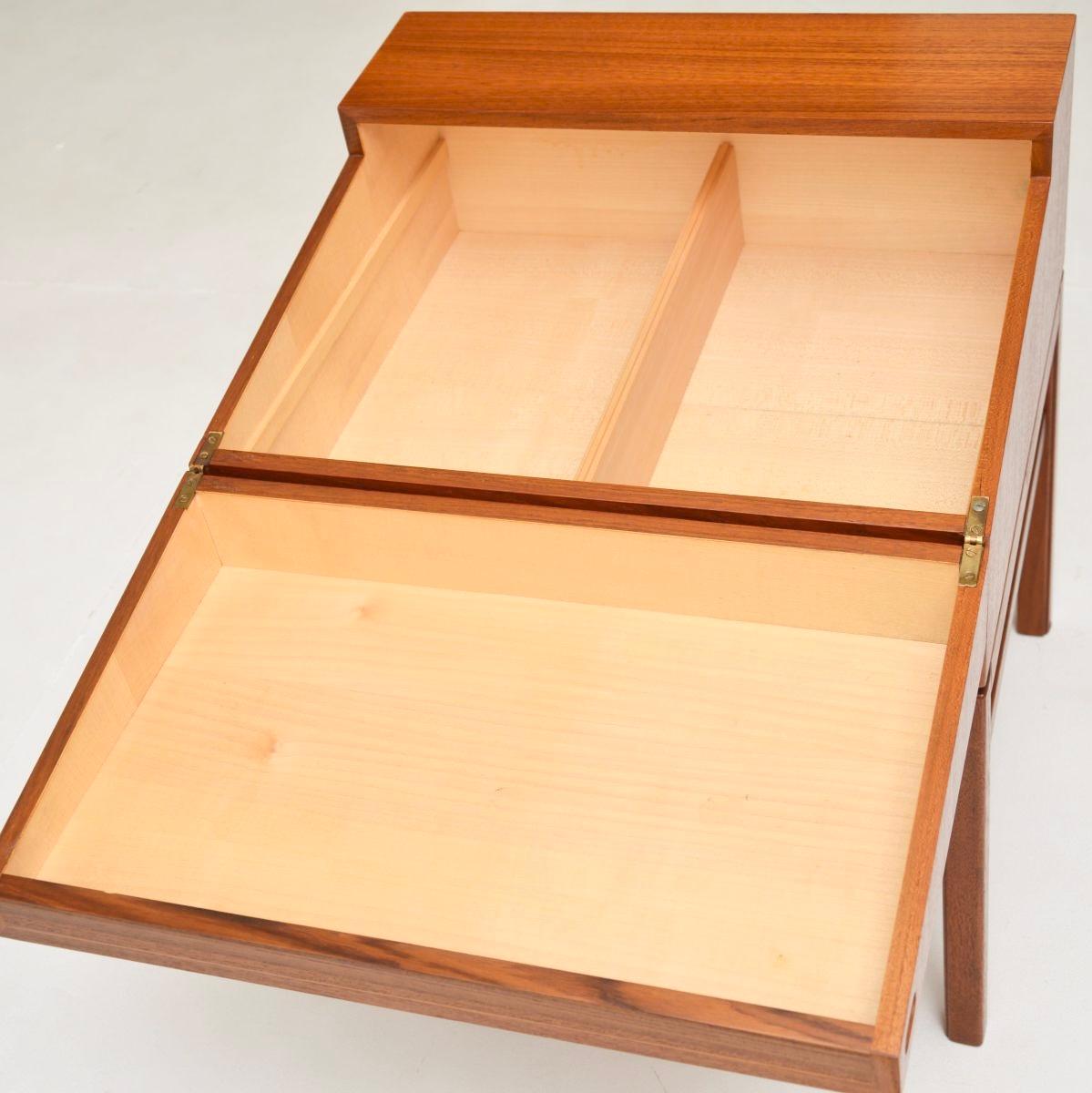 Caja de trabajo / mesa auxiliar de teca sueca vintage de Sven Engstrom y Gunnar Myrstrand en Bueno estado para la venta en London, GB