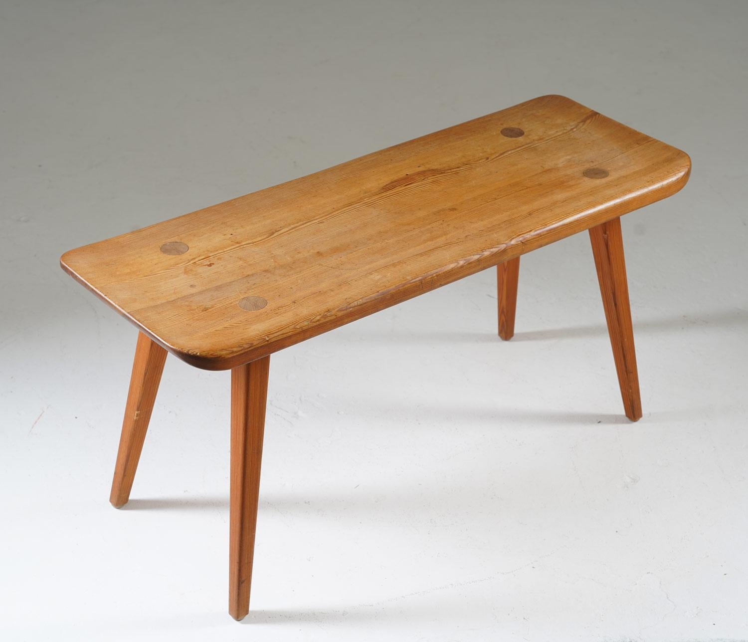 Bench with beautiful proportions and details by Carl Malmsten for Svensk Fur, Sweden. 

Condition: Very good original condition with a nice patina.