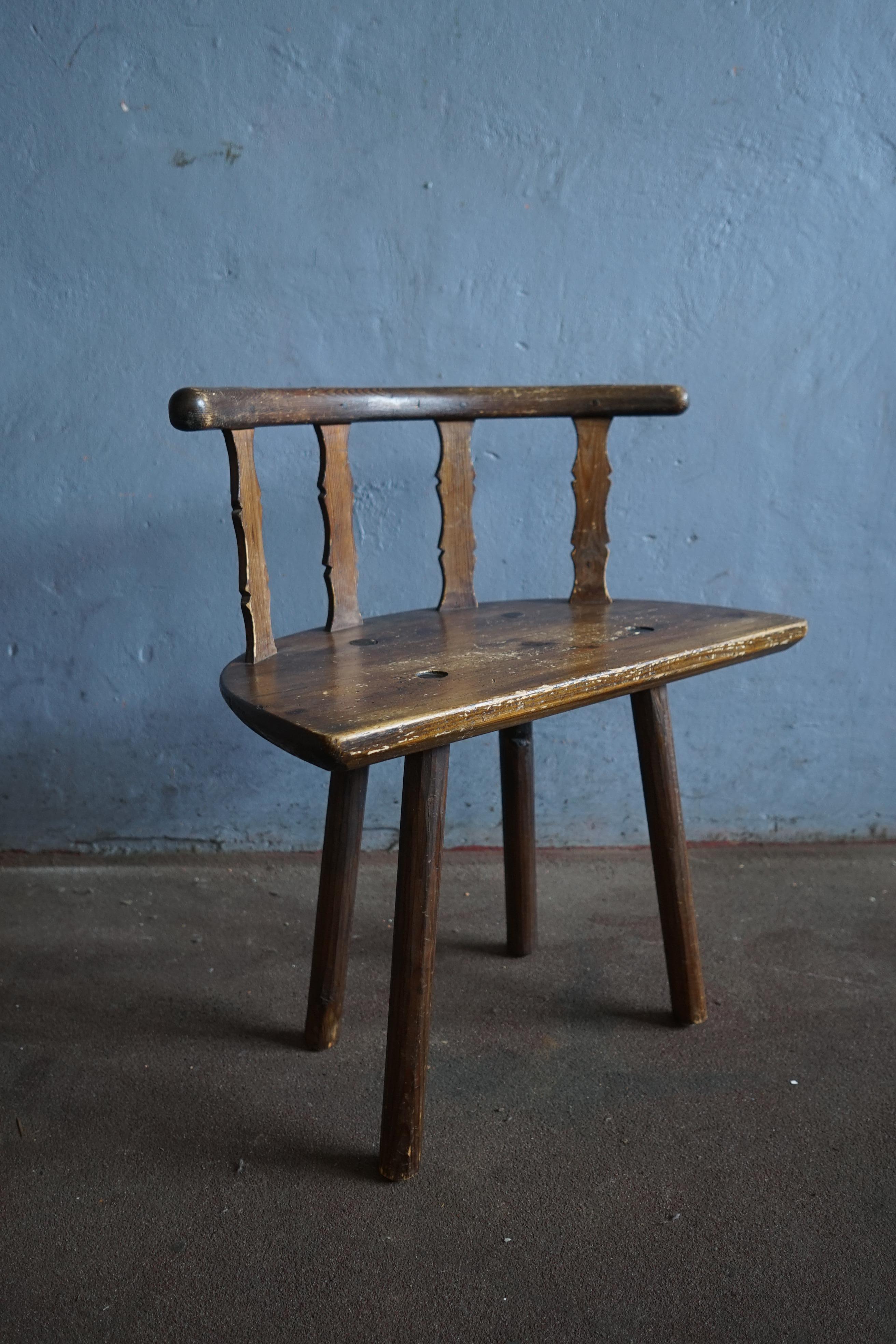 Rare Swedish folk art chair in solid dark stained wood made by a very talented craftsman in the middle of the 19th century in Sweden.

The chair has some beautiful details like the visible joints at the seat and on the backrest.

The chair is the