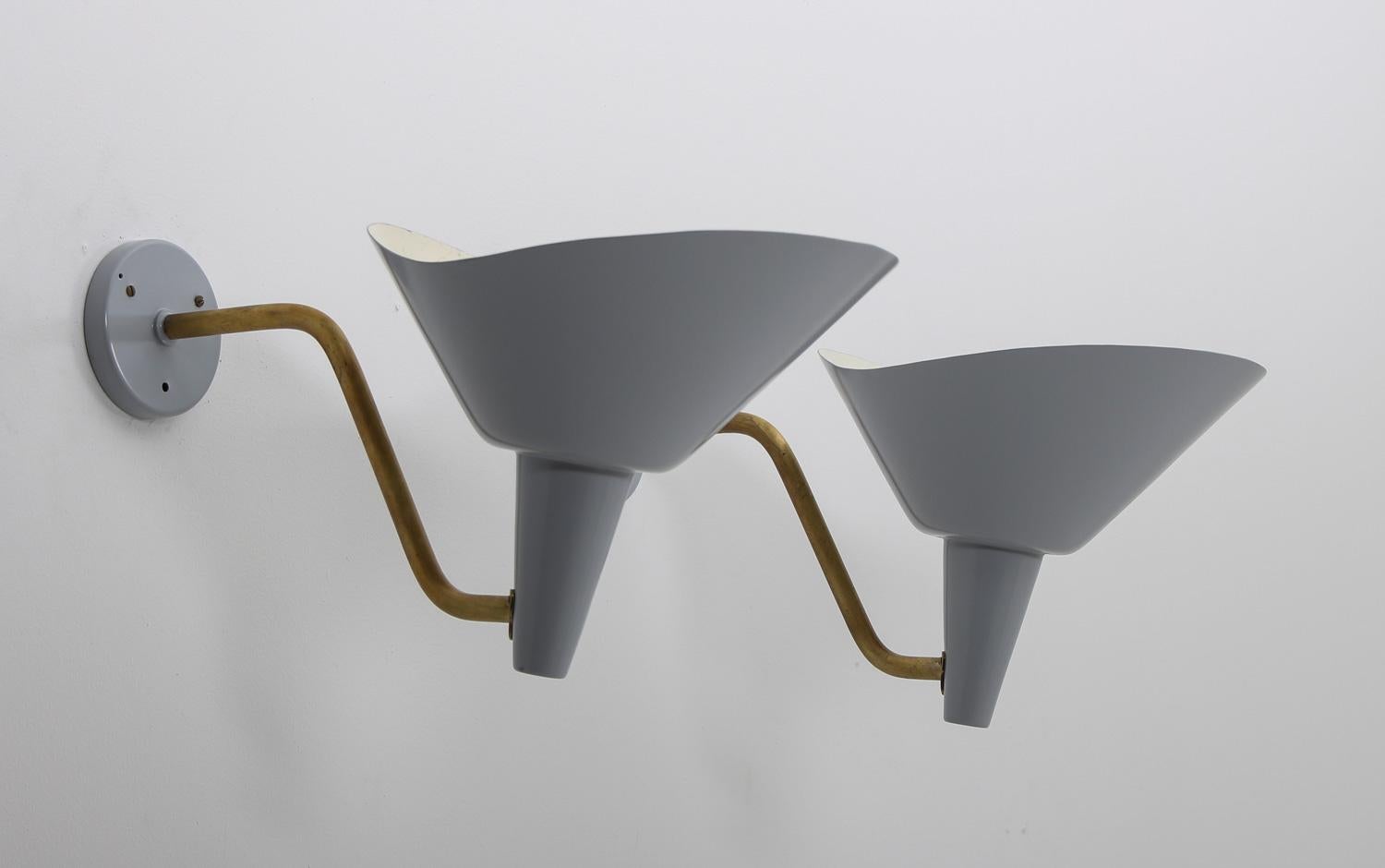 Scandinavian Modern Swedish Wall Lamp in Brass and Metal by Hans Bergström for Ateljé Lyktan For Sale