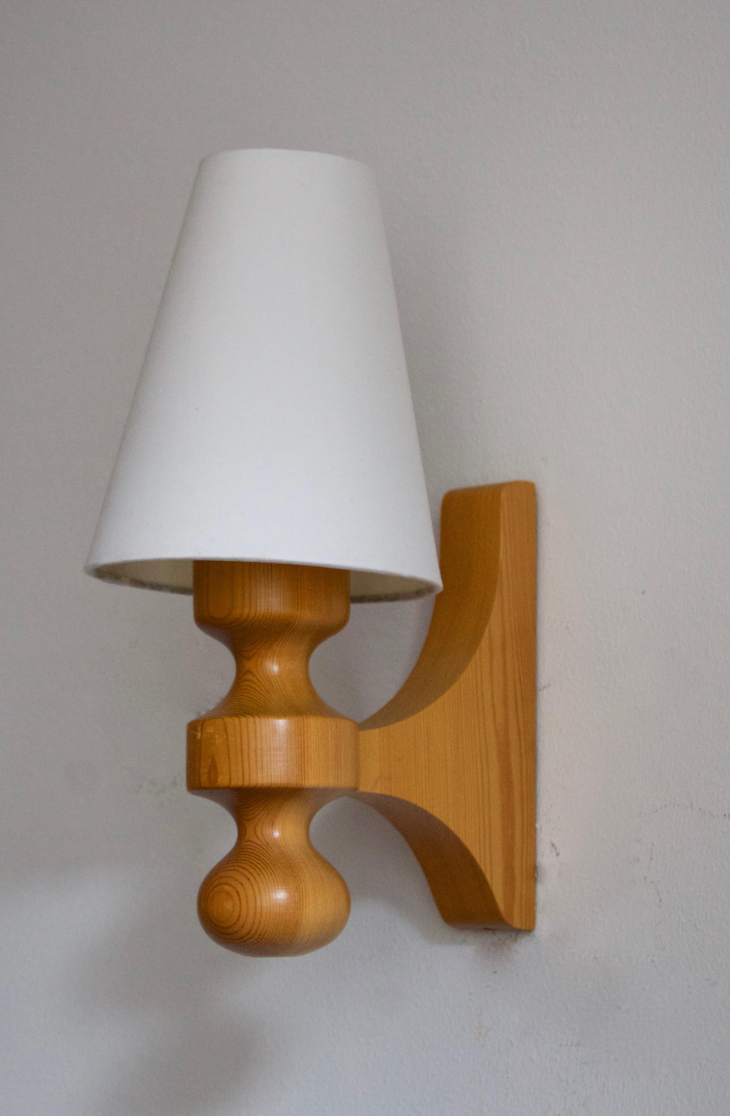 Swedish, Wall Light, Turned Solid Pine, Fabric, Sweden, 1970s In Good Condition In High Point, NC