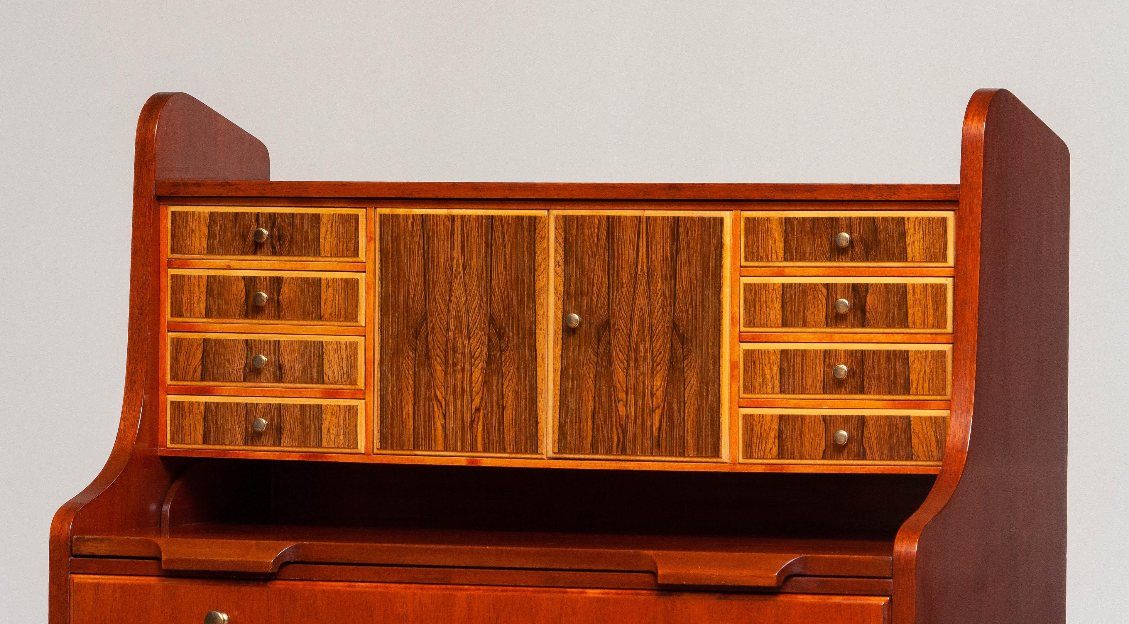 Metà XX secolo Secretaire svedese in noce e olmo, anni '60 in vendita