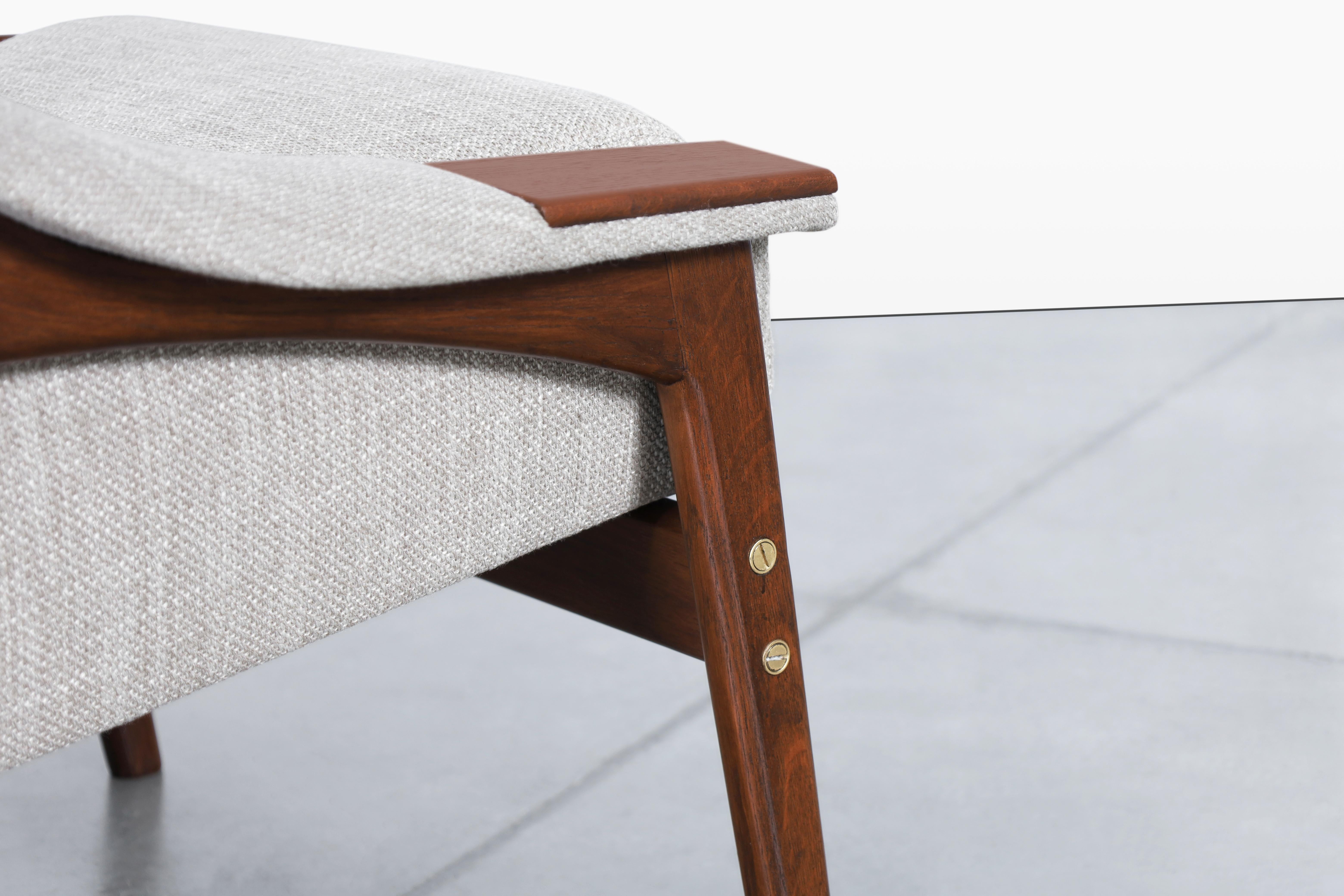 Fauteuil suédois en noyer attribué à Folke Ohlsson en vente 4