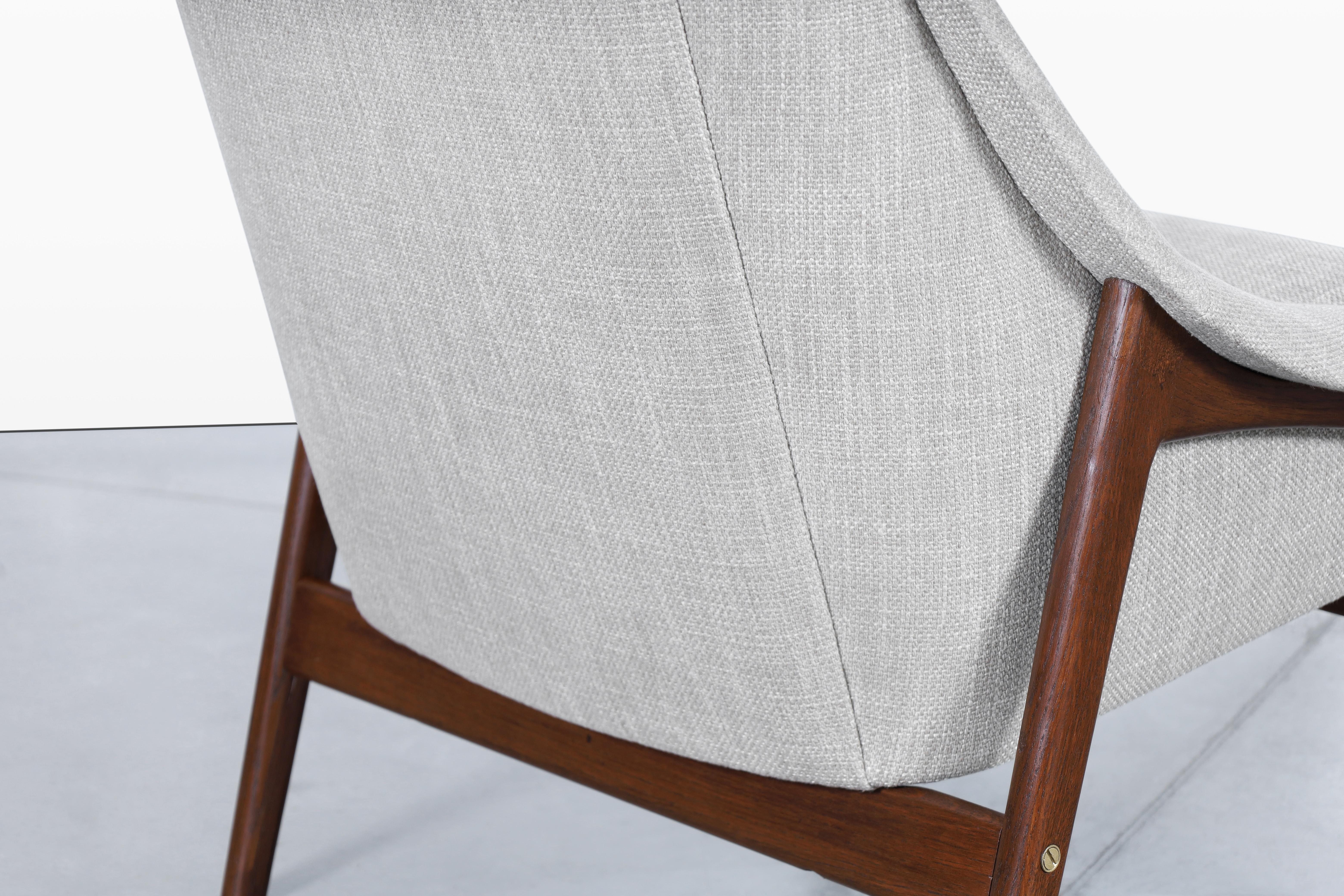 Fauteuil suédois en noyer attribué à Folke Ohlsson en vente 5