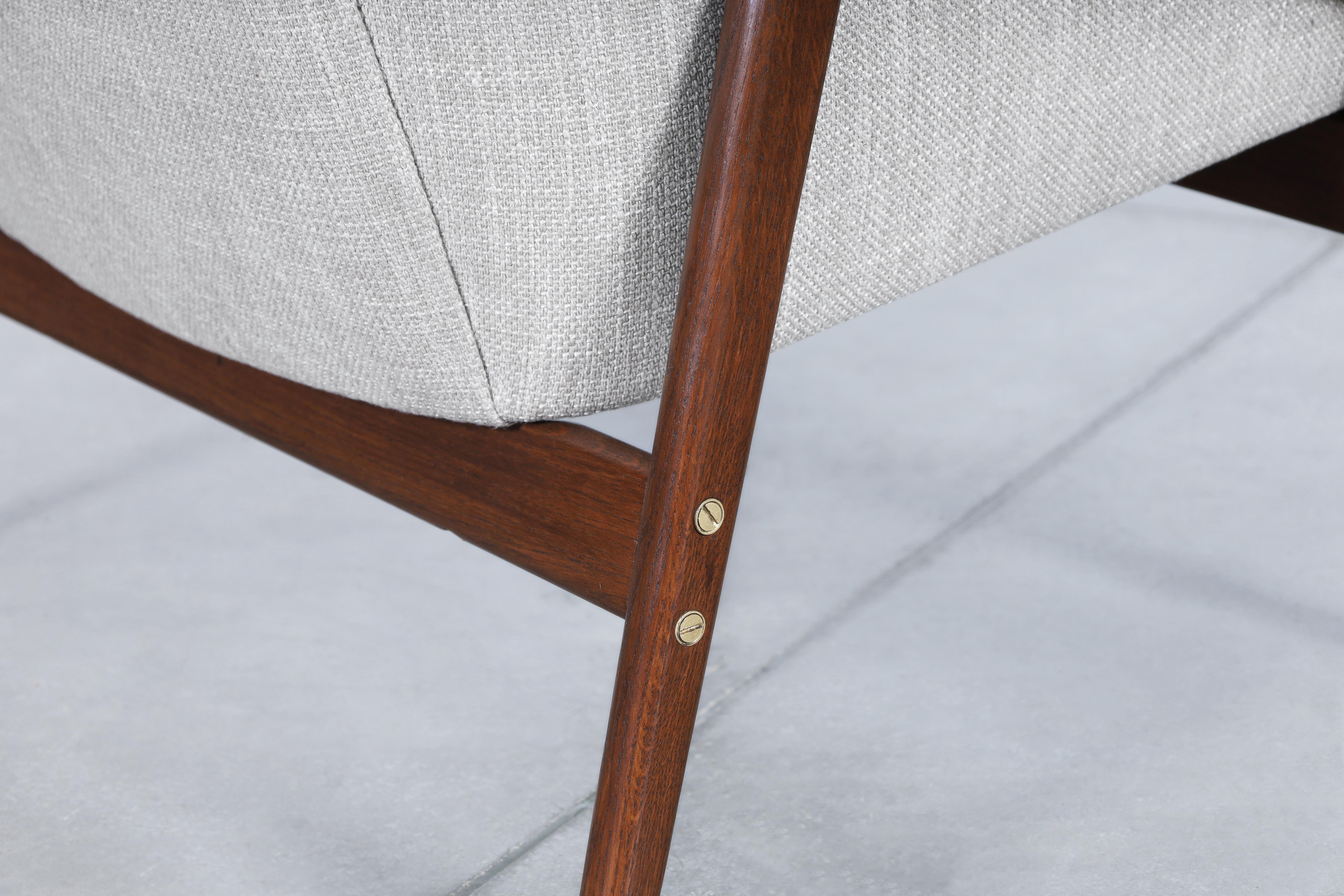 Fauteuil suédois en noyer attribué à Folke Ohlsson en vente 6