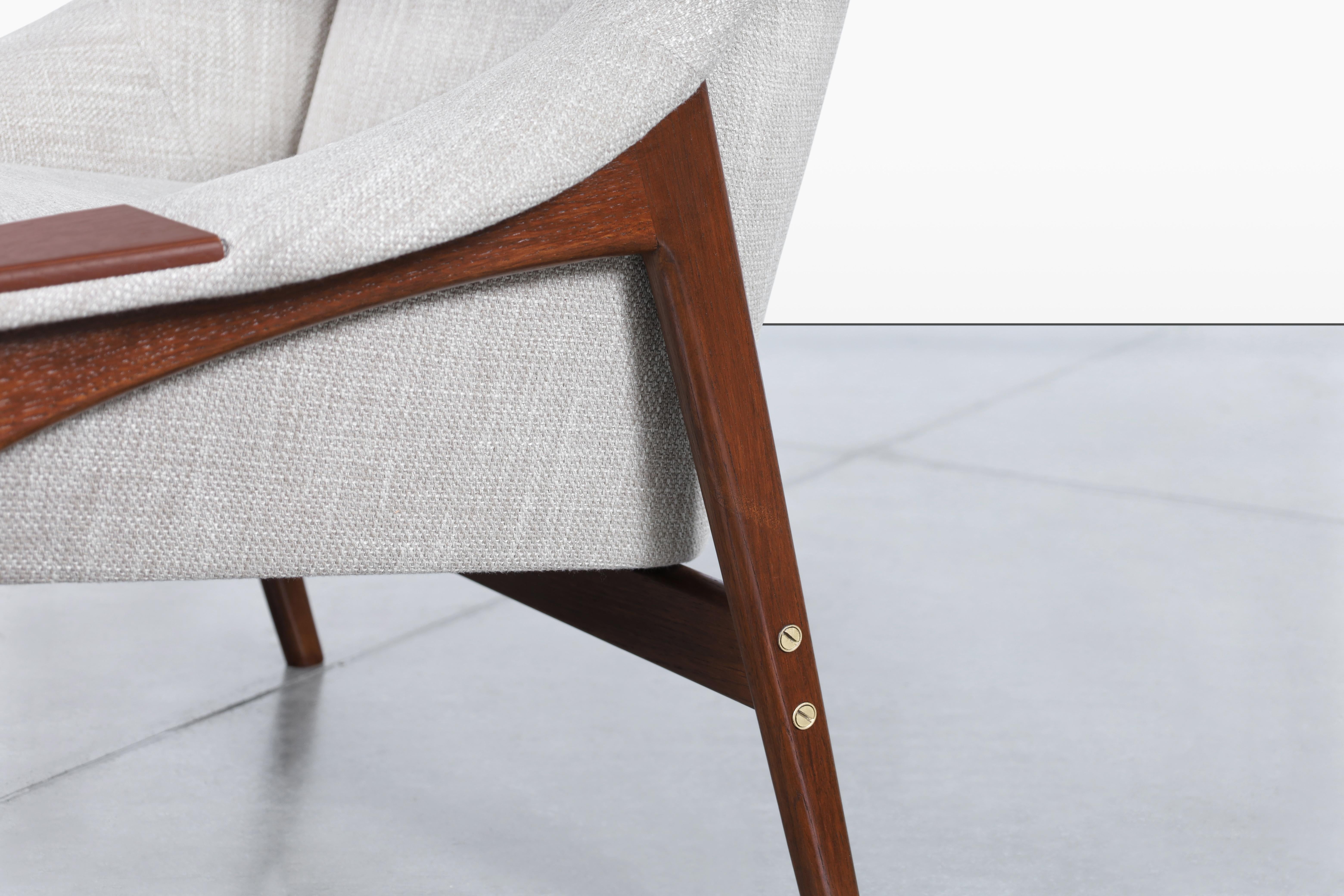 Milieu du XXe siècle Fauteuil suédois en noyer attribué à Folke Ohlsson en vente
