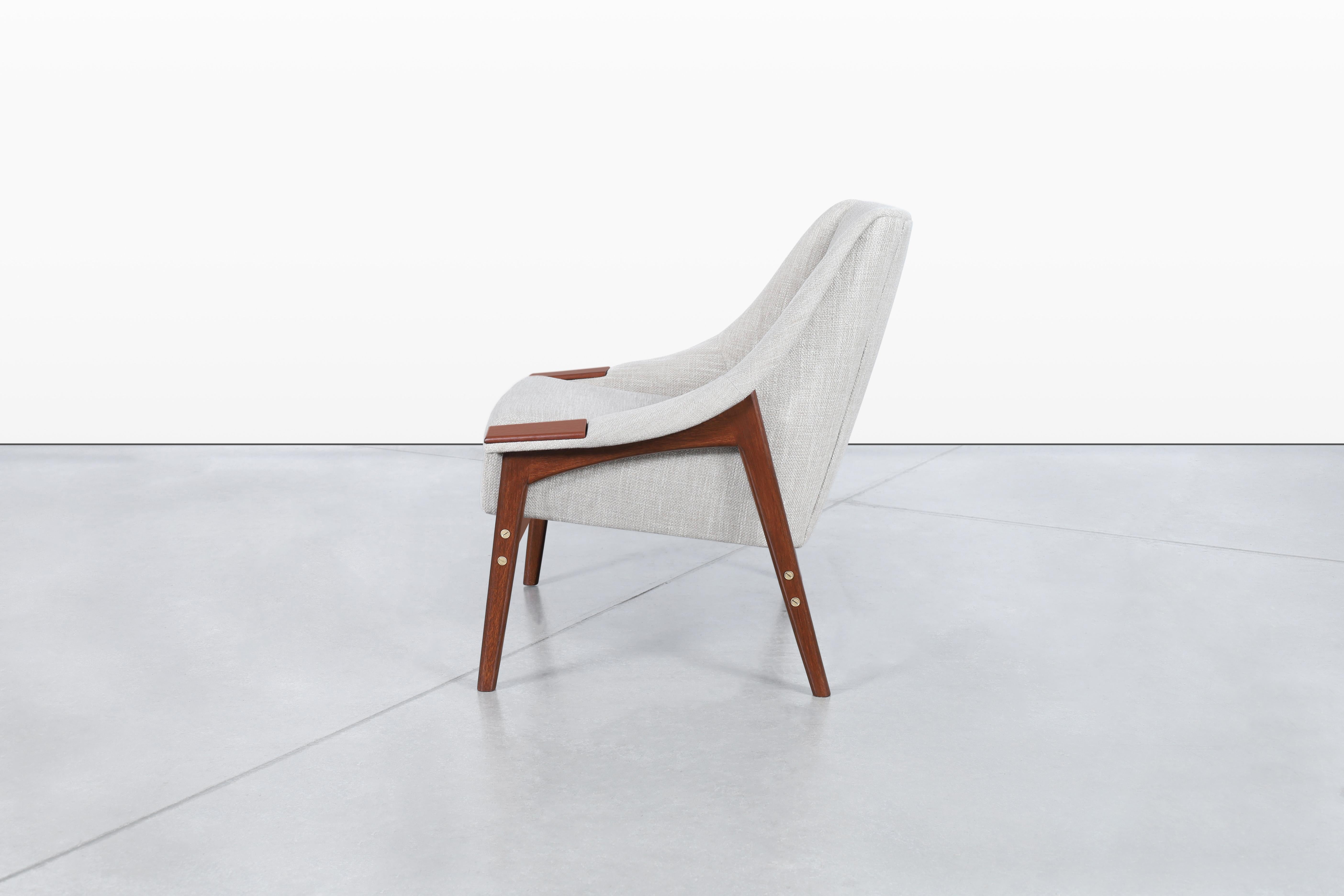 Tissu Fauteuil suédois en noyer attribué à Folke Ohlsson en vente