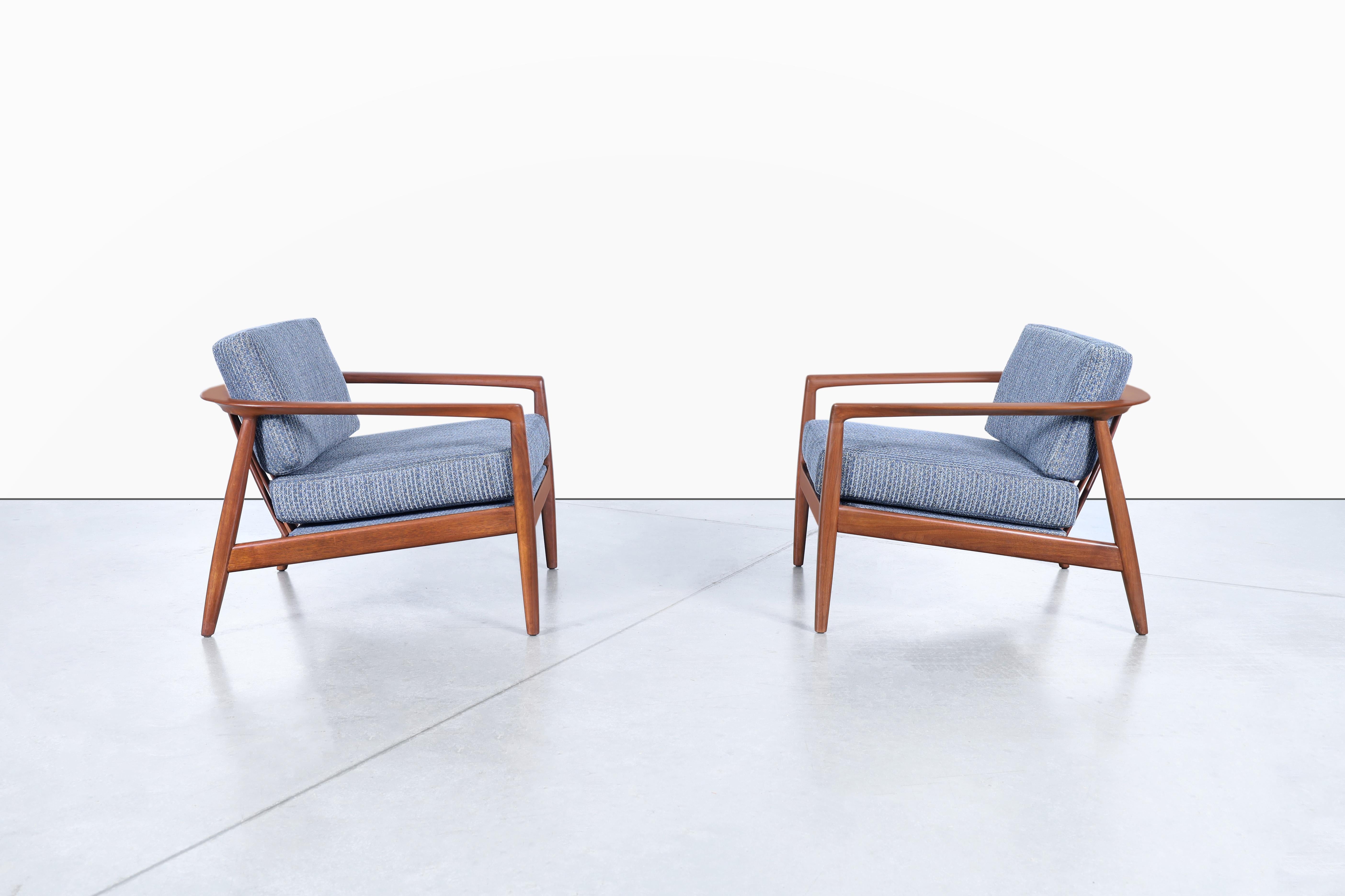Mid-Century moderno Sedie da salotto in noce svedese di Folke Ohlsson per DUX in vendita