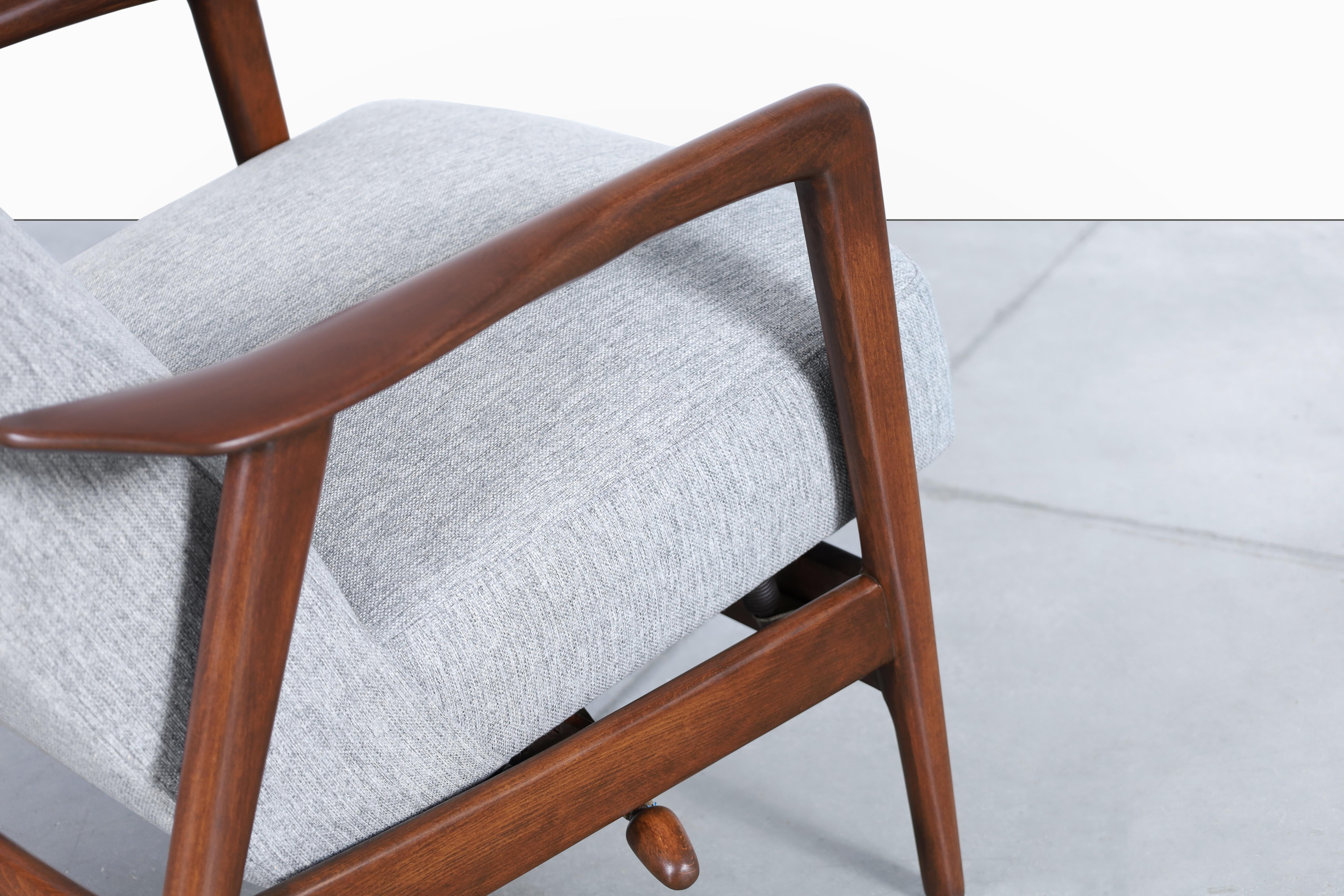 Chaise longue en noyer suédois par Alf Svensson pour Dux en vente 5