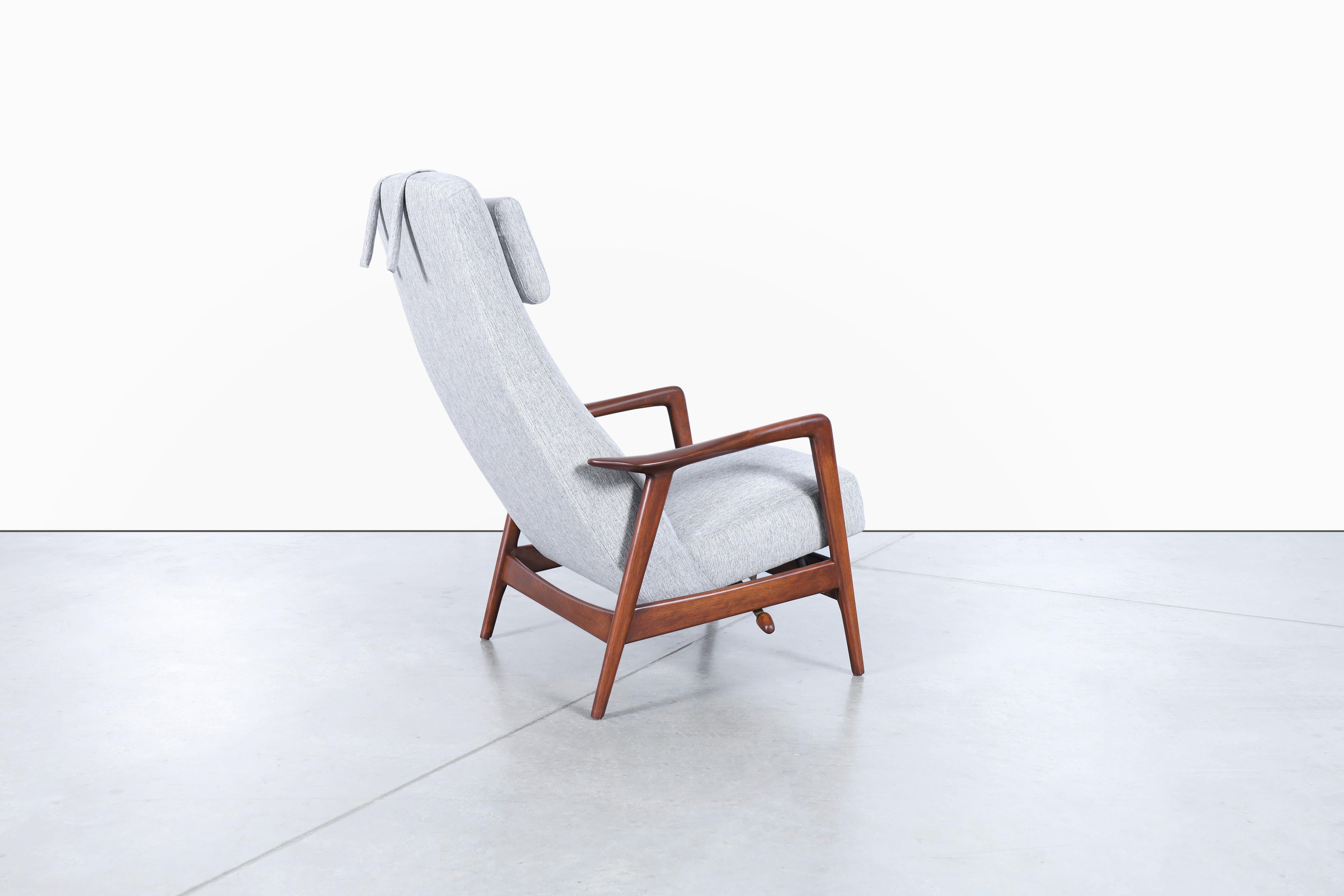 Chaise longue en noyer suédois par Alf Svensson pour Dux en vente 2
