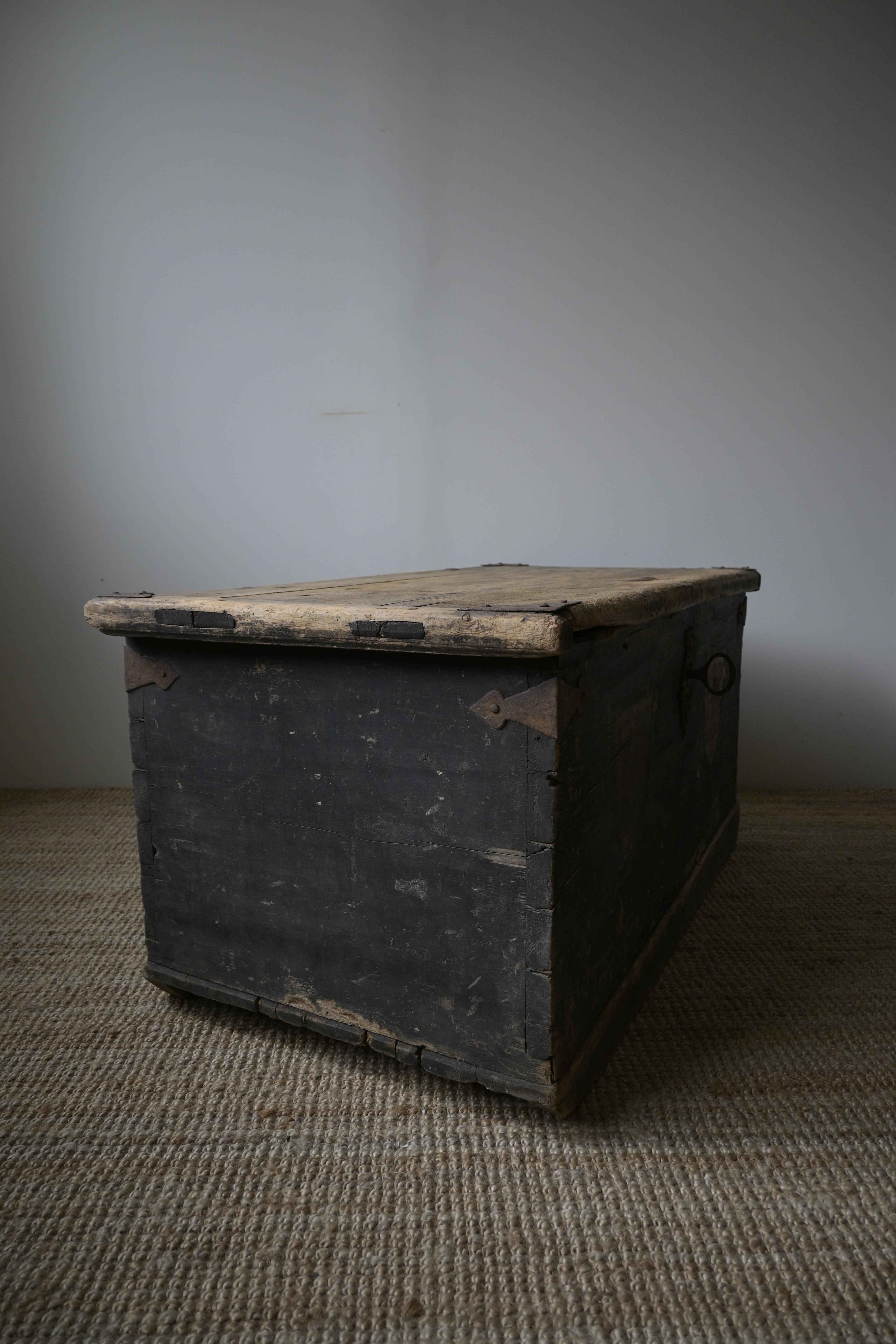 Swedish Wedding Chest ca 1750 from Delsbo, Hälsingland For Sale 3
