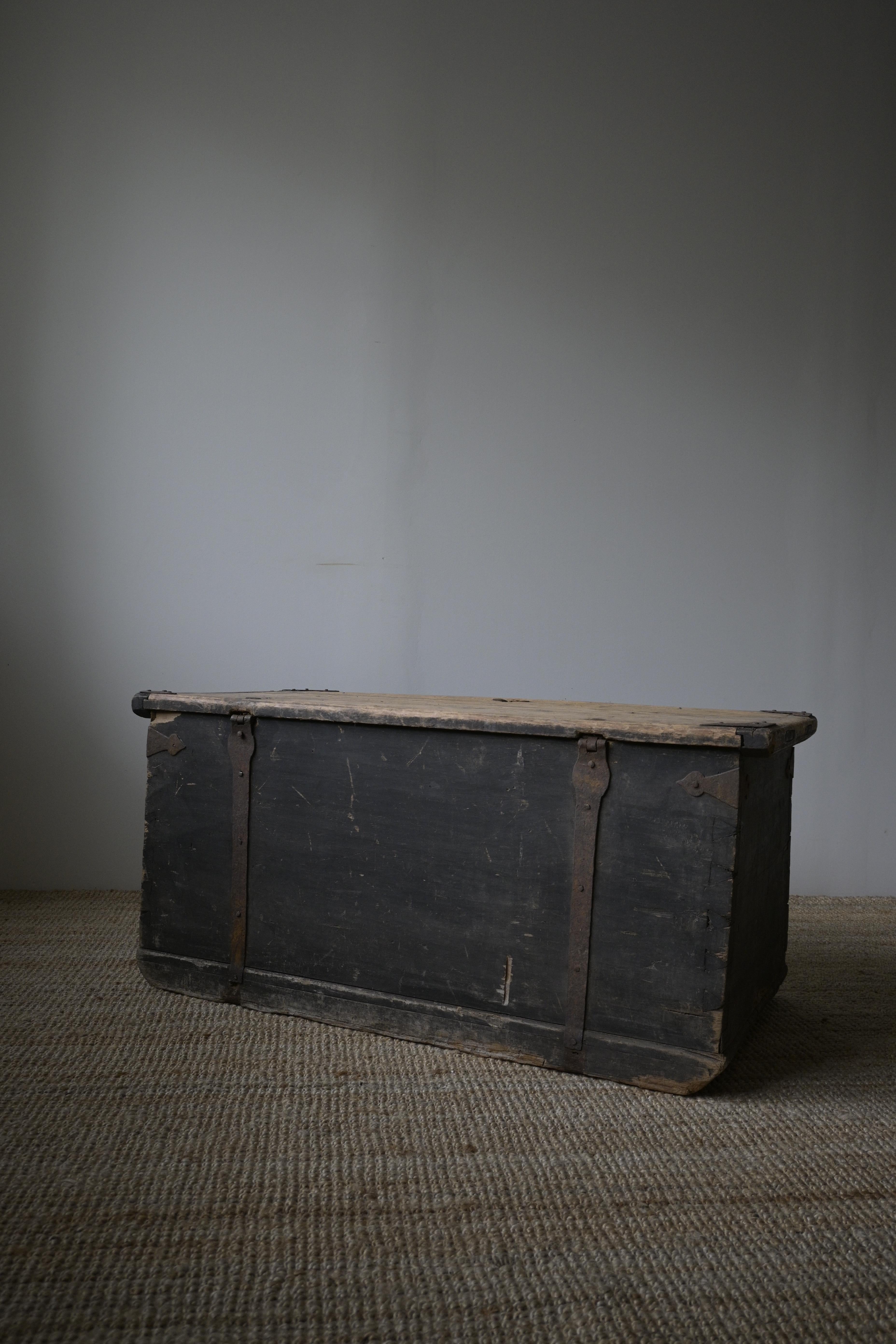 Swedish Wedding Chest ca 1750 from Delsbo, Hälsingland For Sale 5