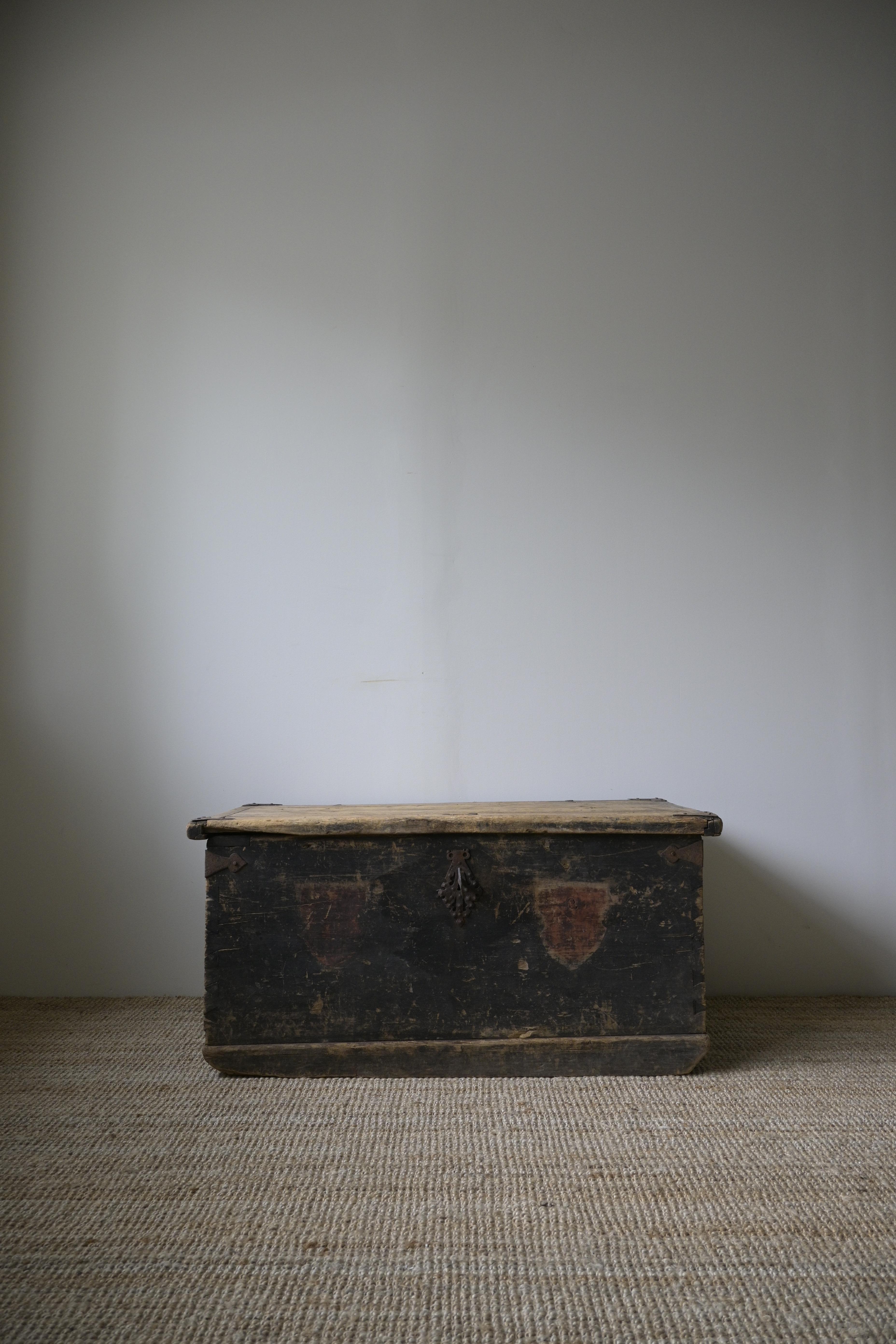 Folk Art Swedish Wedding Chest ca 1750 from Delsbo, Hälsingland For Sale