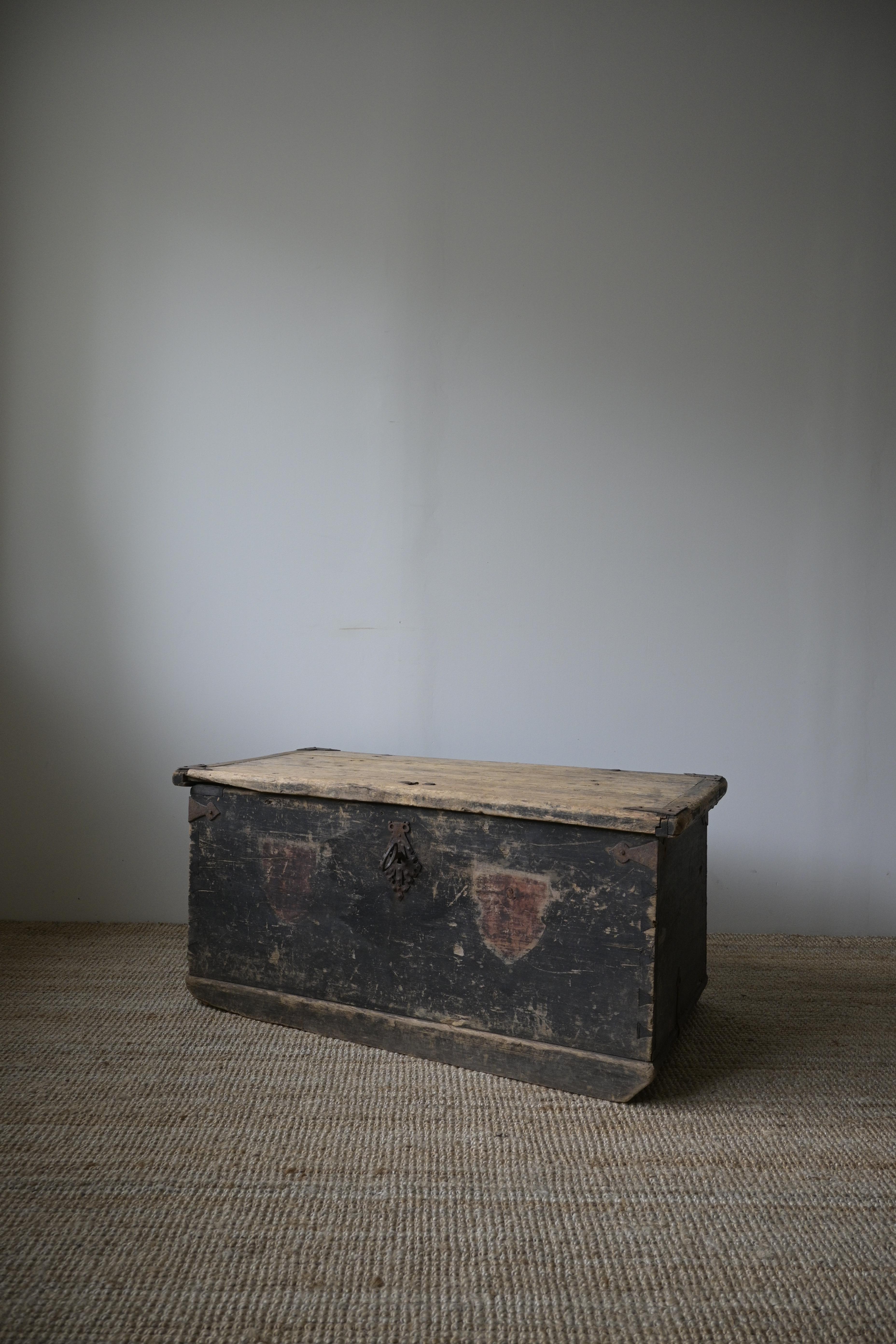 Swedish Wedding Chest ca 1750 from Delsbo, Hälsingland In Good Condition For Sale In Farsta, SE