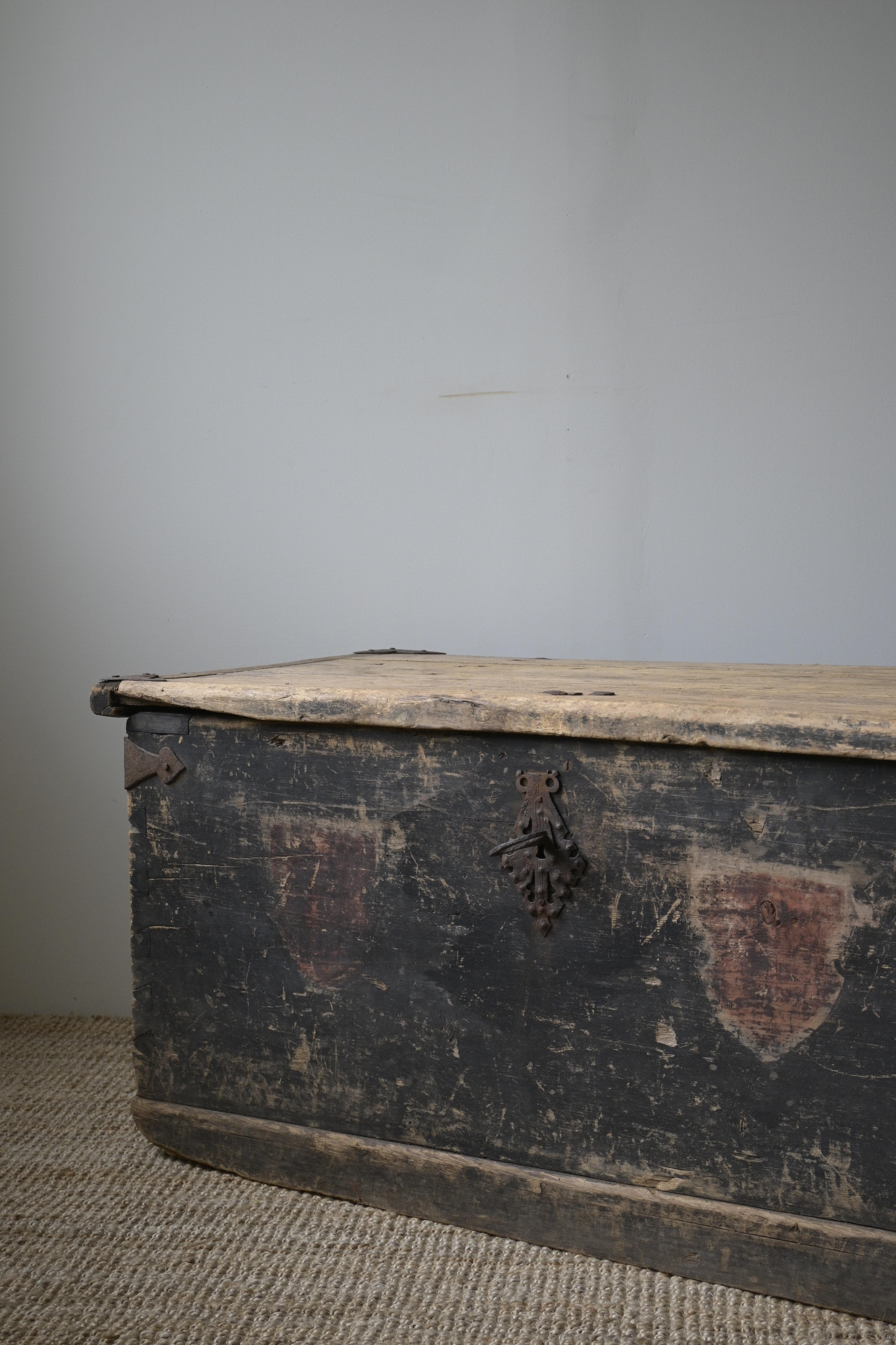 18th Century Swedish Wedding Chest ca 1750 from Delsbo, Hälsingland For Sale