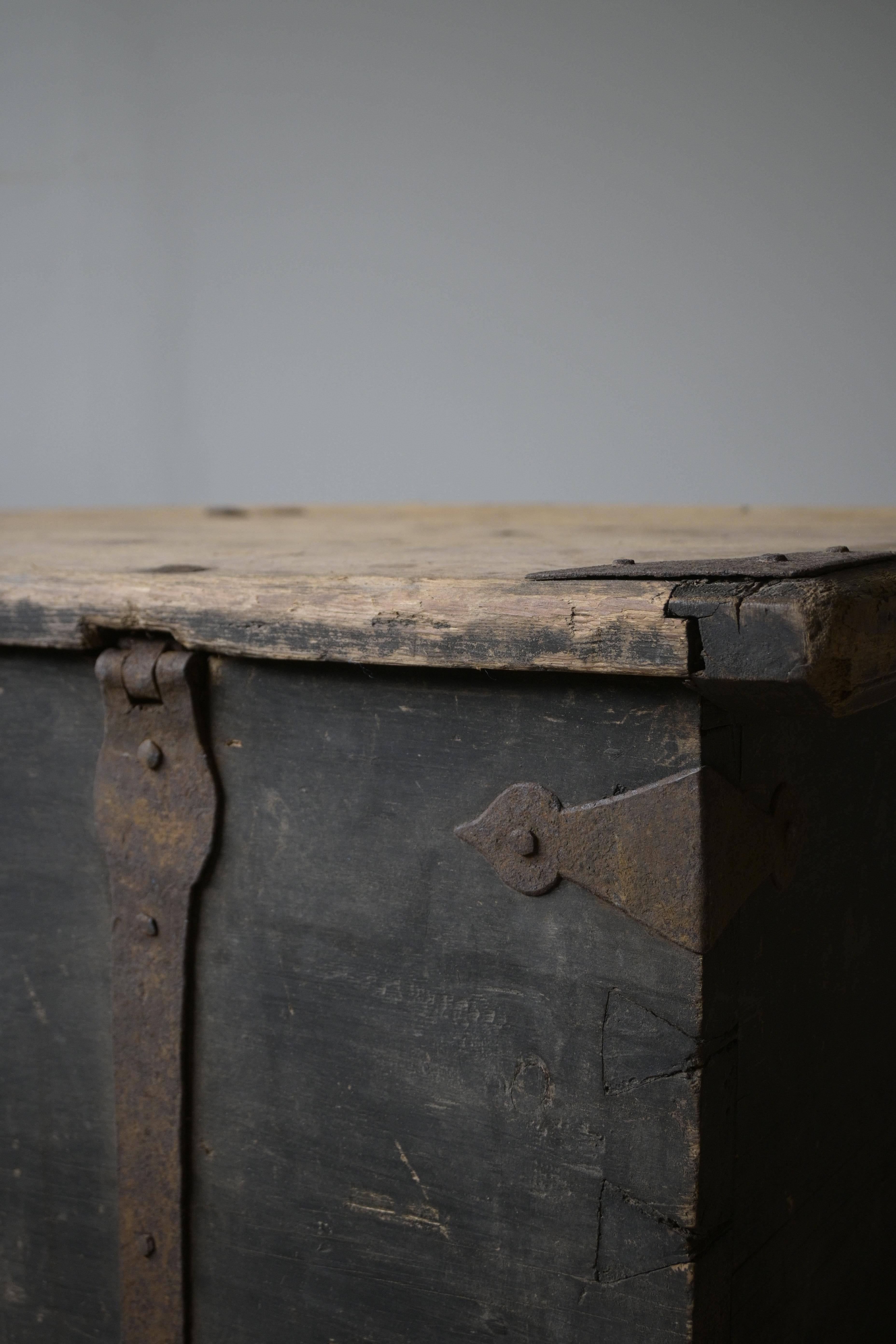 Swedish Wedding Chest ca 1750 from Delsbo, Hälsingland For Sale 2