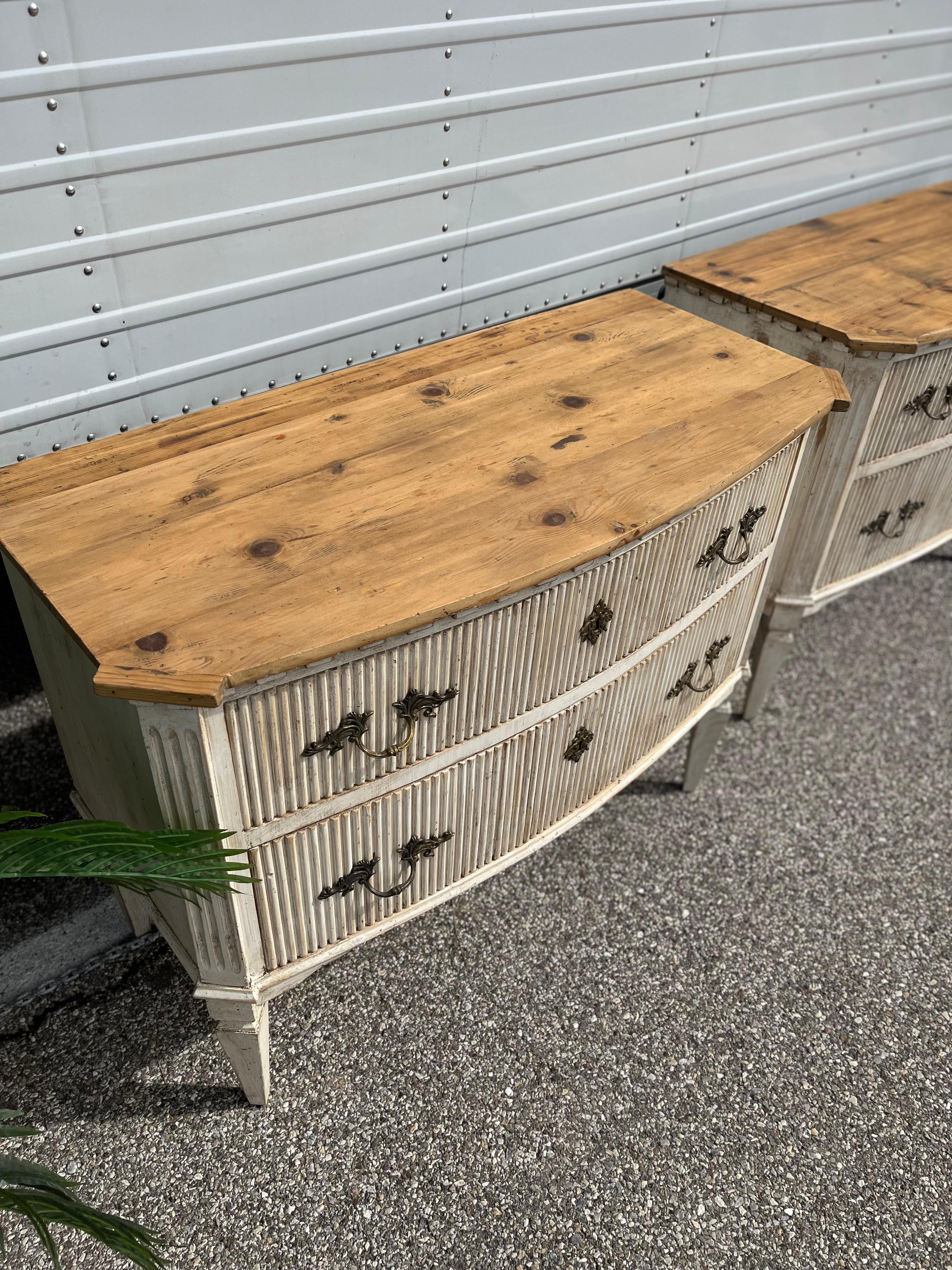 Schwedische weiße Schublade mit Naturholzplatte im Zustand „Neu“ im Angebot in Livorno, IT