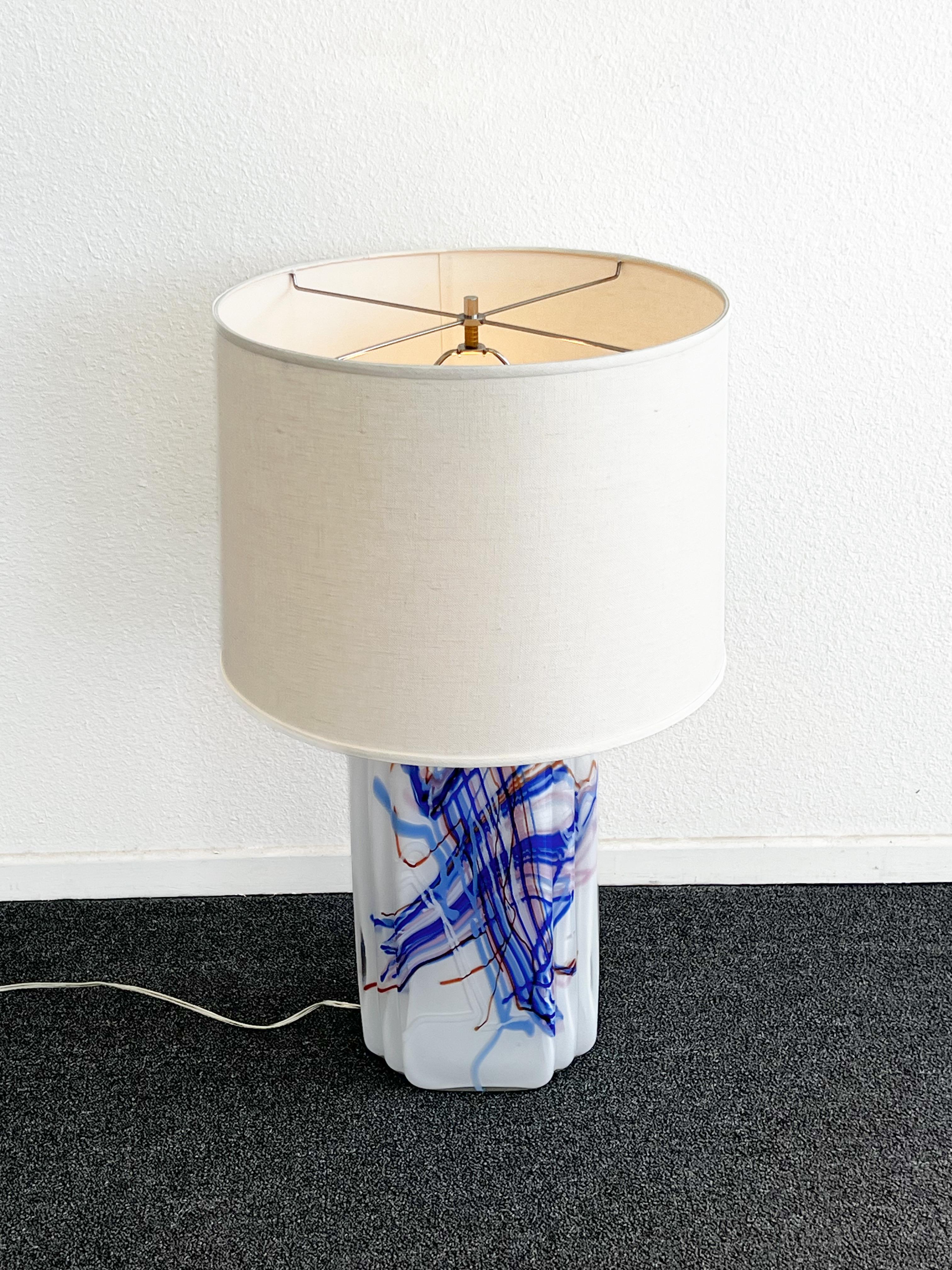 Lámpara de mesa sueca de cristal blanco de Michael Bang Sueco en venta