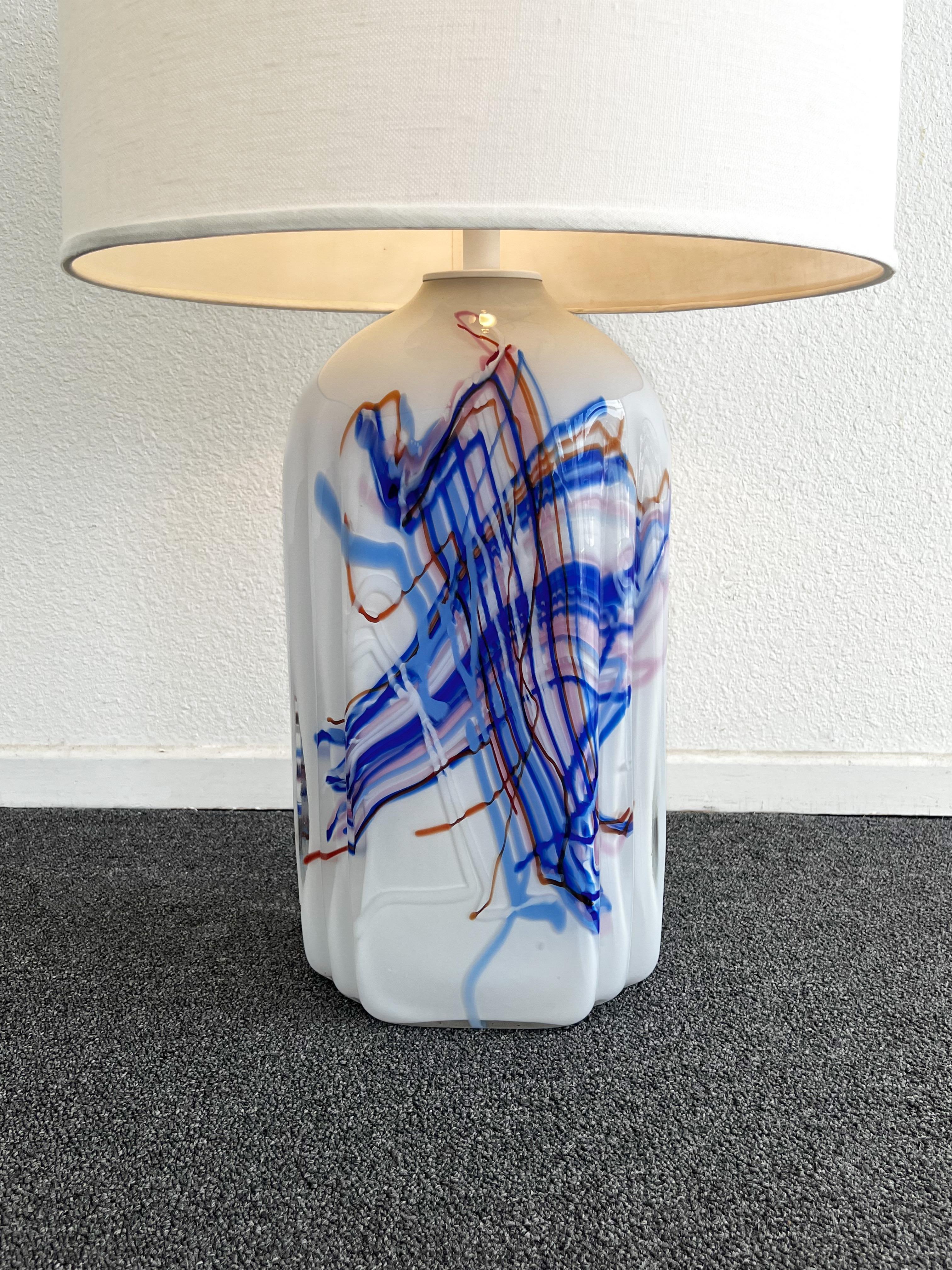 Lámpara de mesa sueca de cristal blanco de Michael Bang Hecho a mano en venta