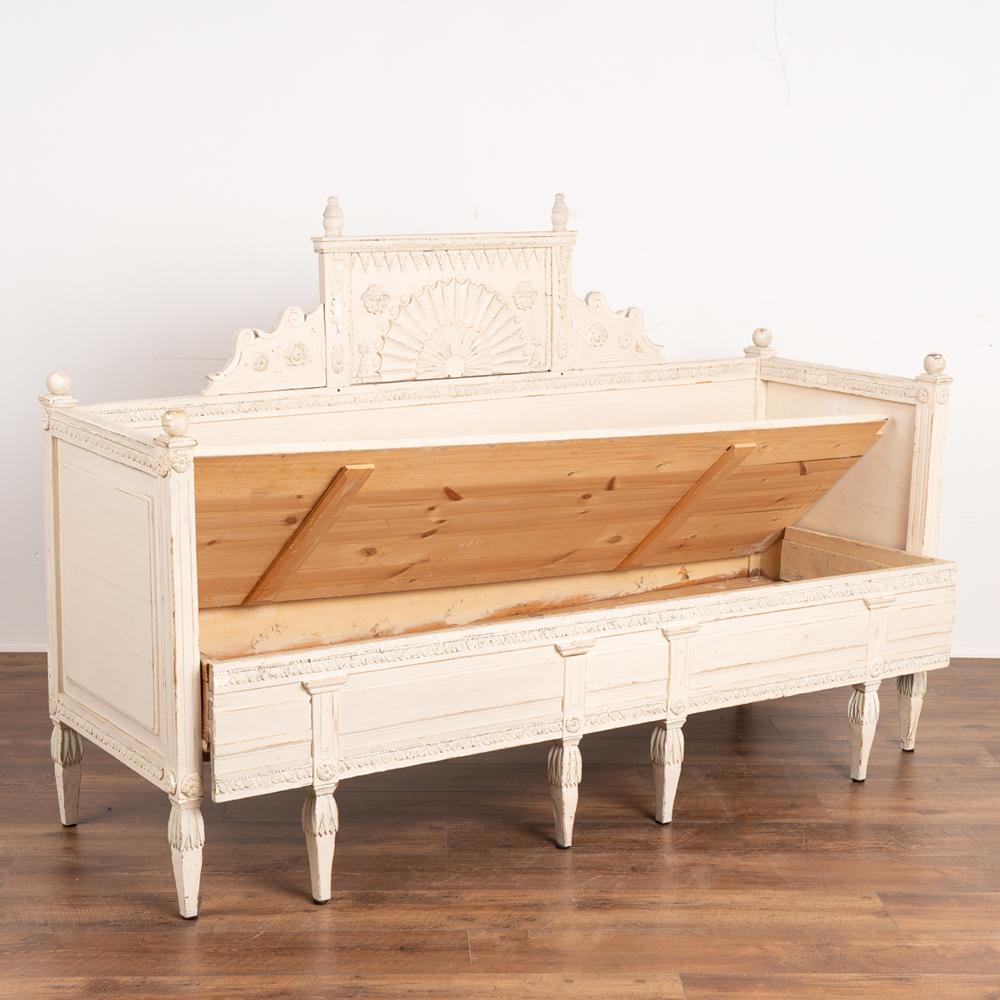 Swedish White Gustavian Bench With Storage, circa 1810-30 In Good Condition In Round Top, TX