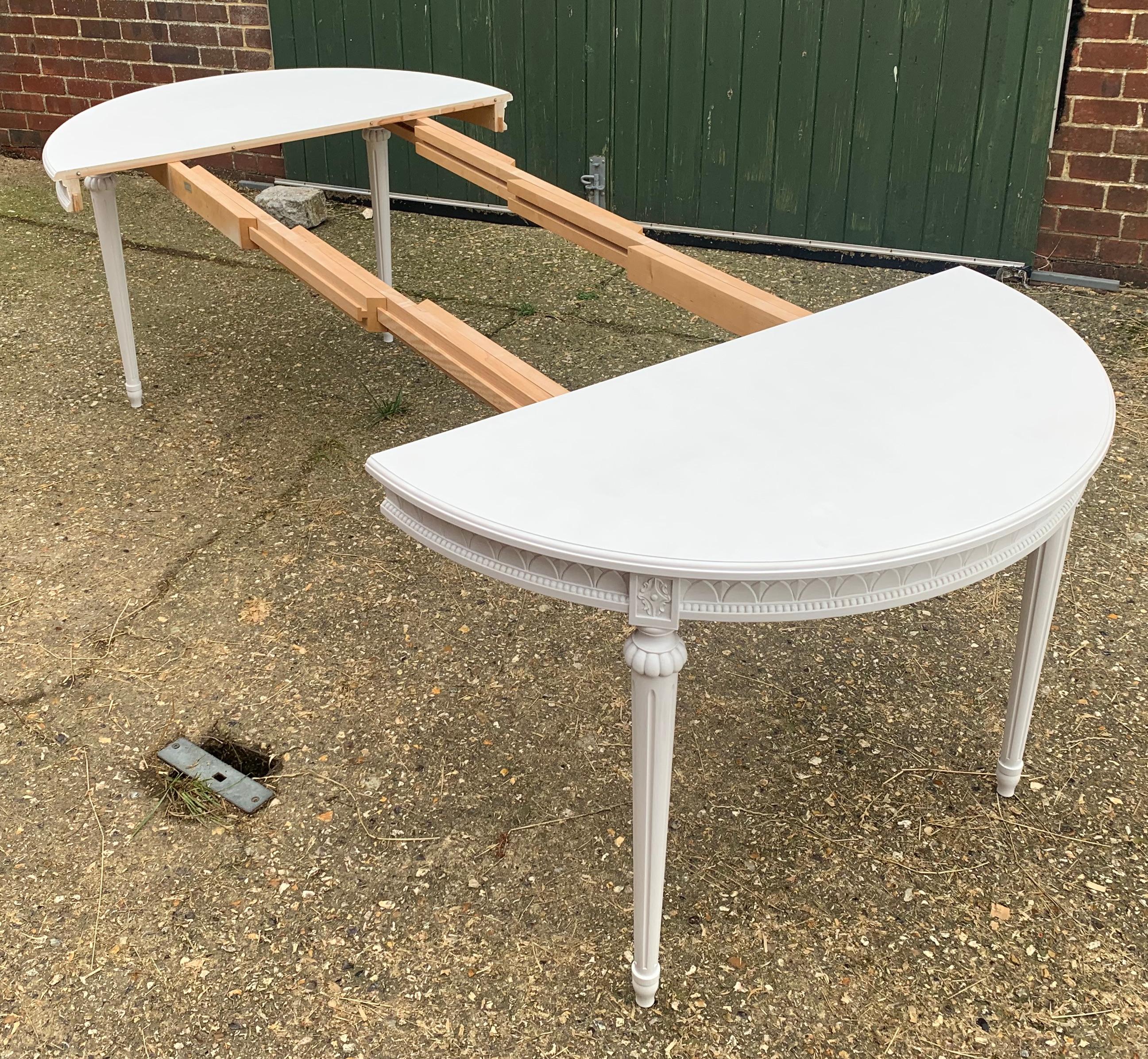 Swedish Gustavian white extendable dining table which extends from a round 110 cm approximately to 245 cm long with three leaves. It has the sort after egg and dart carved skirt detailing on the main table. Note on these original tables, the extra