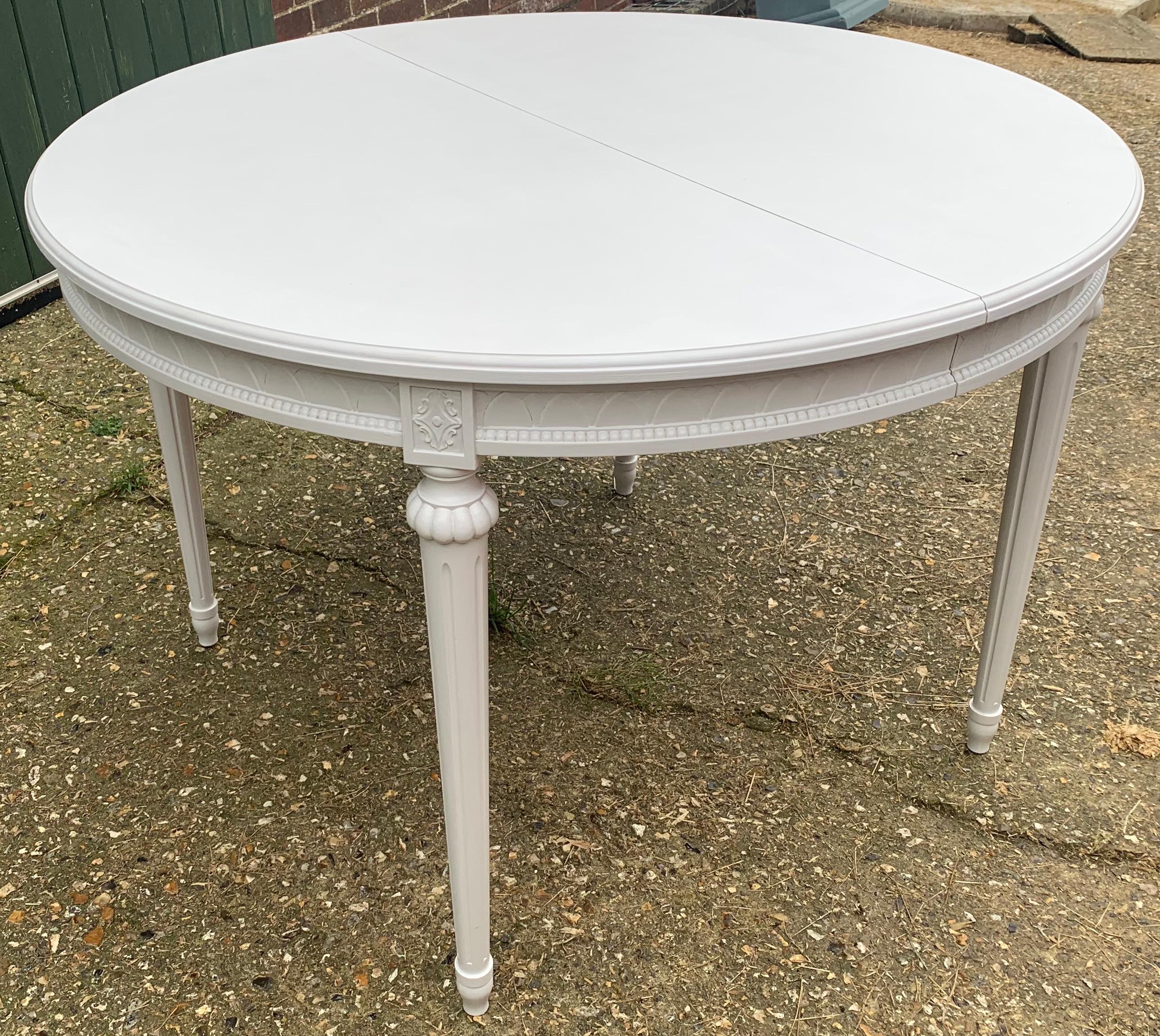 white oval dining table extendable