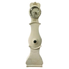 Horloge Mora blanche suédoise sculptée ancienne de 1812, grand-père de Fryksdal A