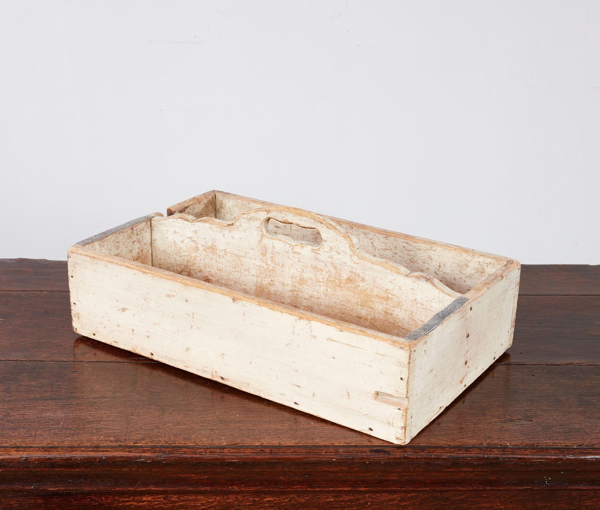 Swedish White Painted Cutlery Tray In Good Condition For Sale In Greenwich, CT