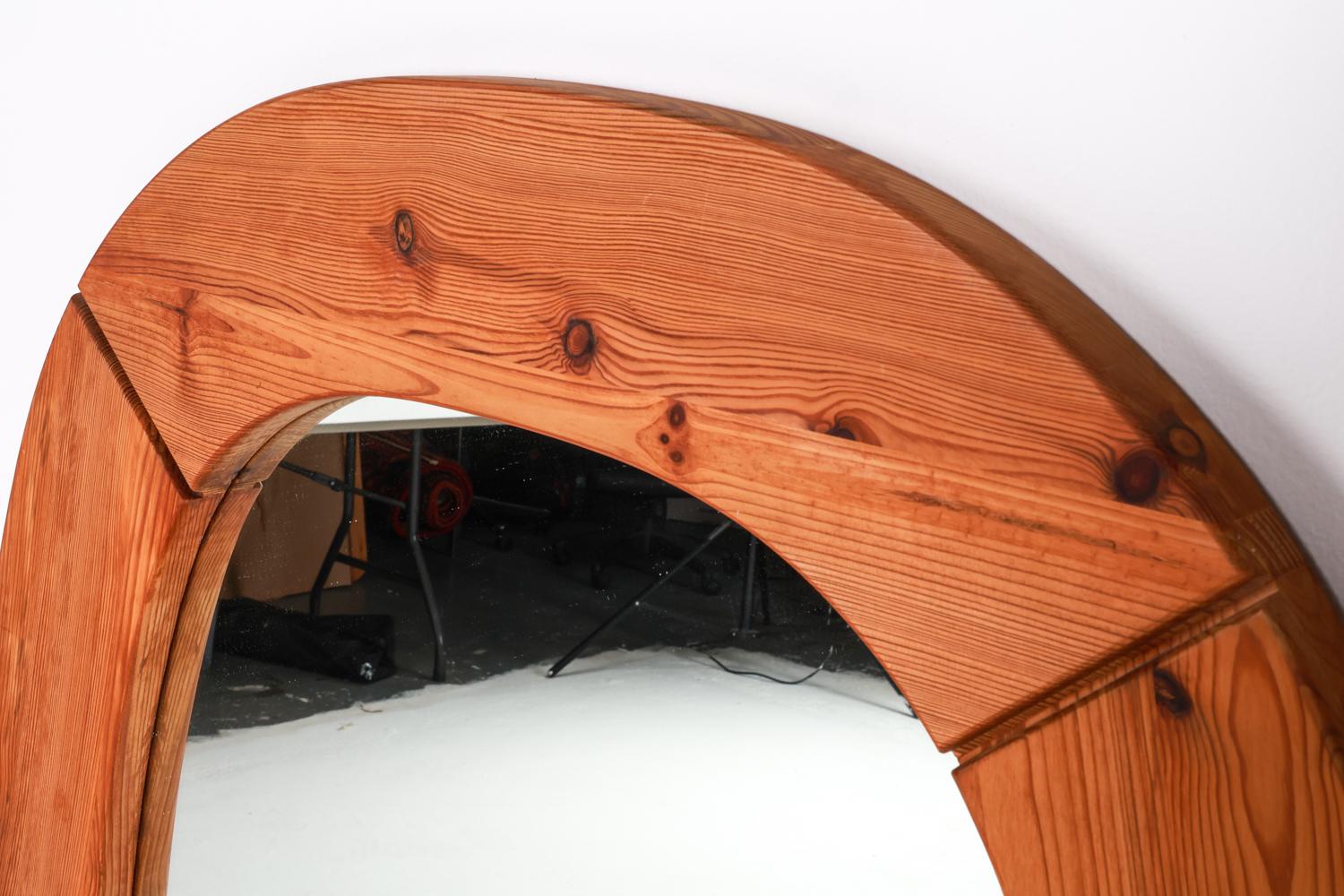 Miroir mural ovale en pin de style suédois Wilhelmsson Circa 1970 en vente 2