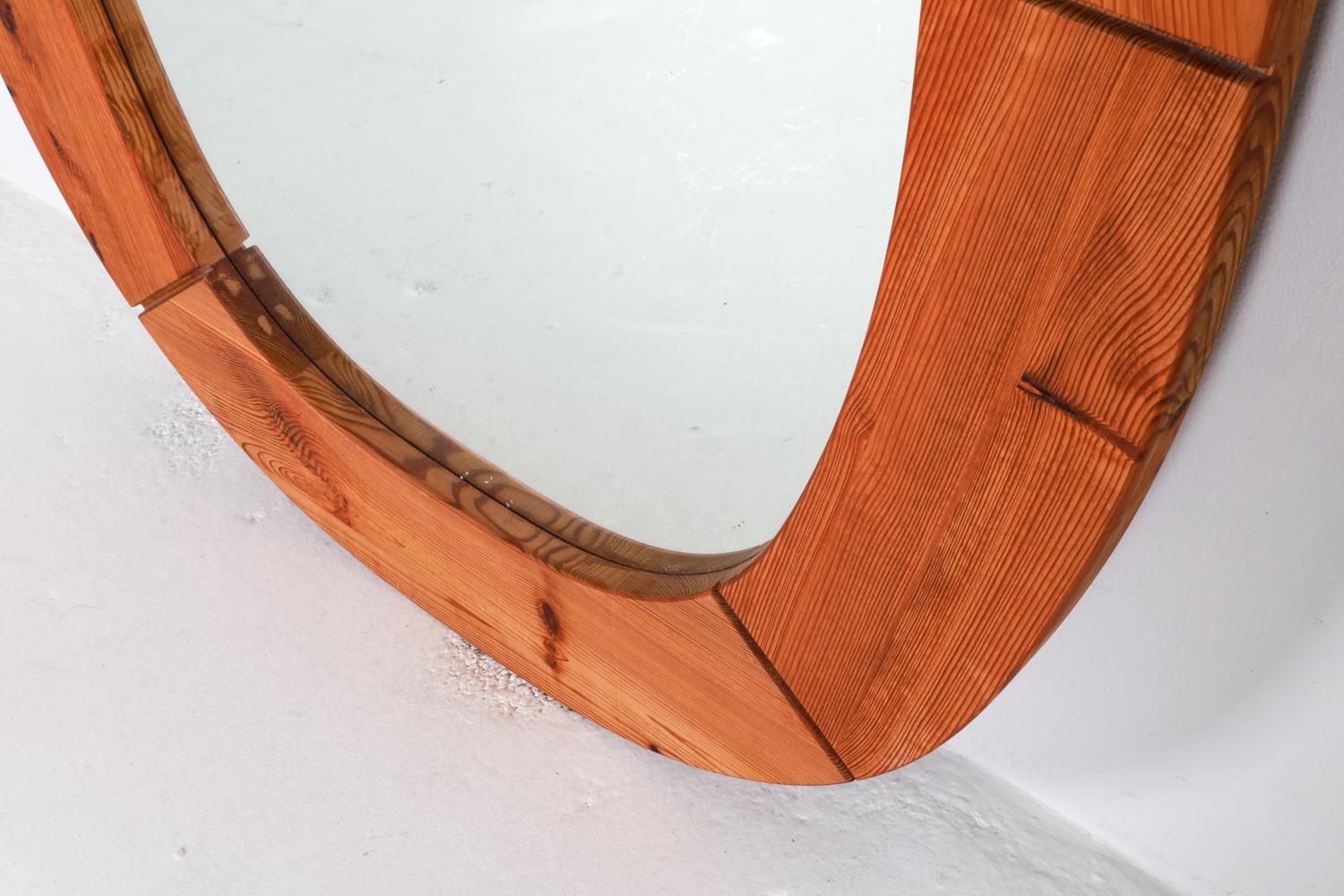 Miroir mural ovale en pin de style suédois Wilhelmsson Circa 1970 en vente 3