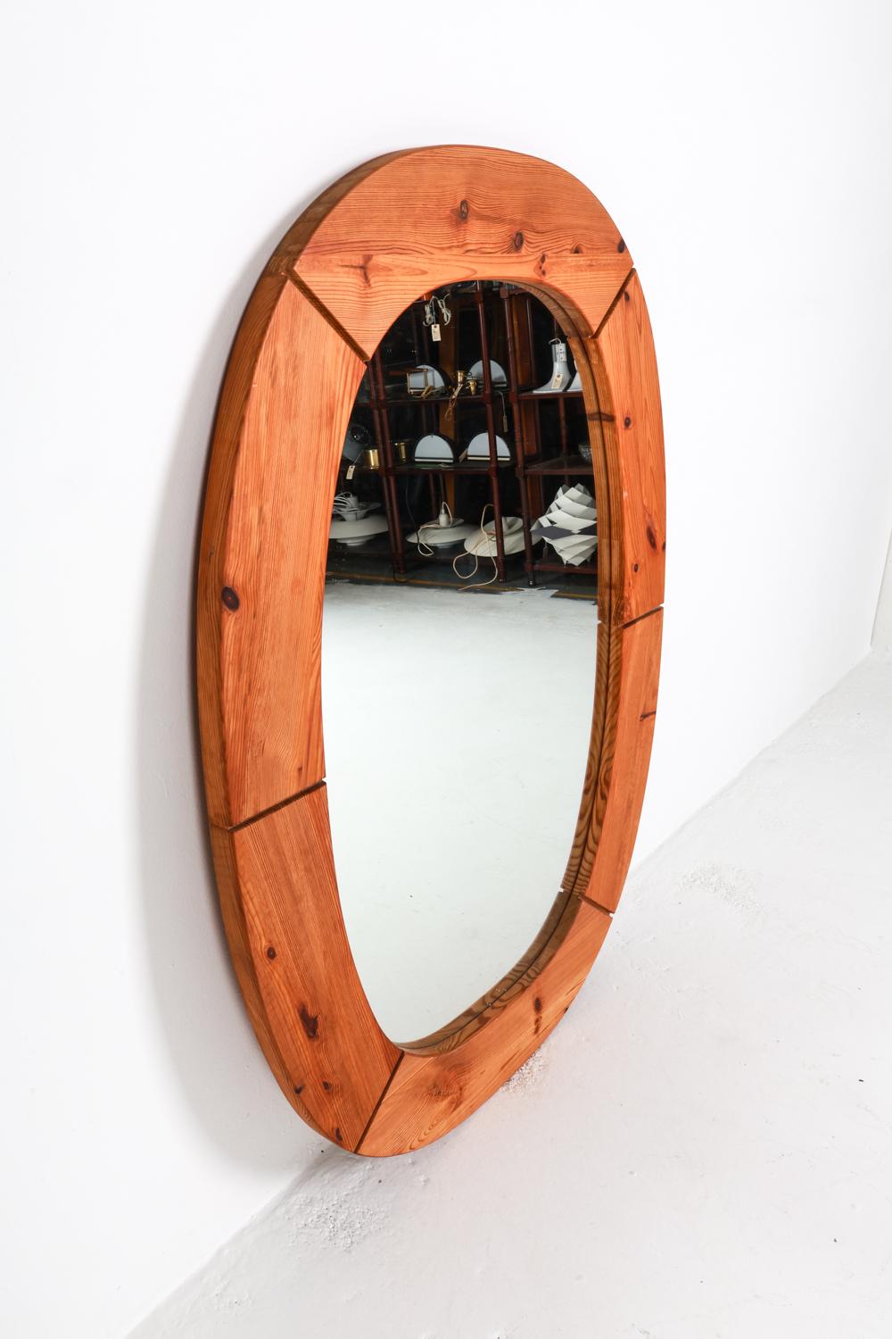 Miroir mural ovale en pin de style suédois Wilhelmsson Circa 1970 en vente 4