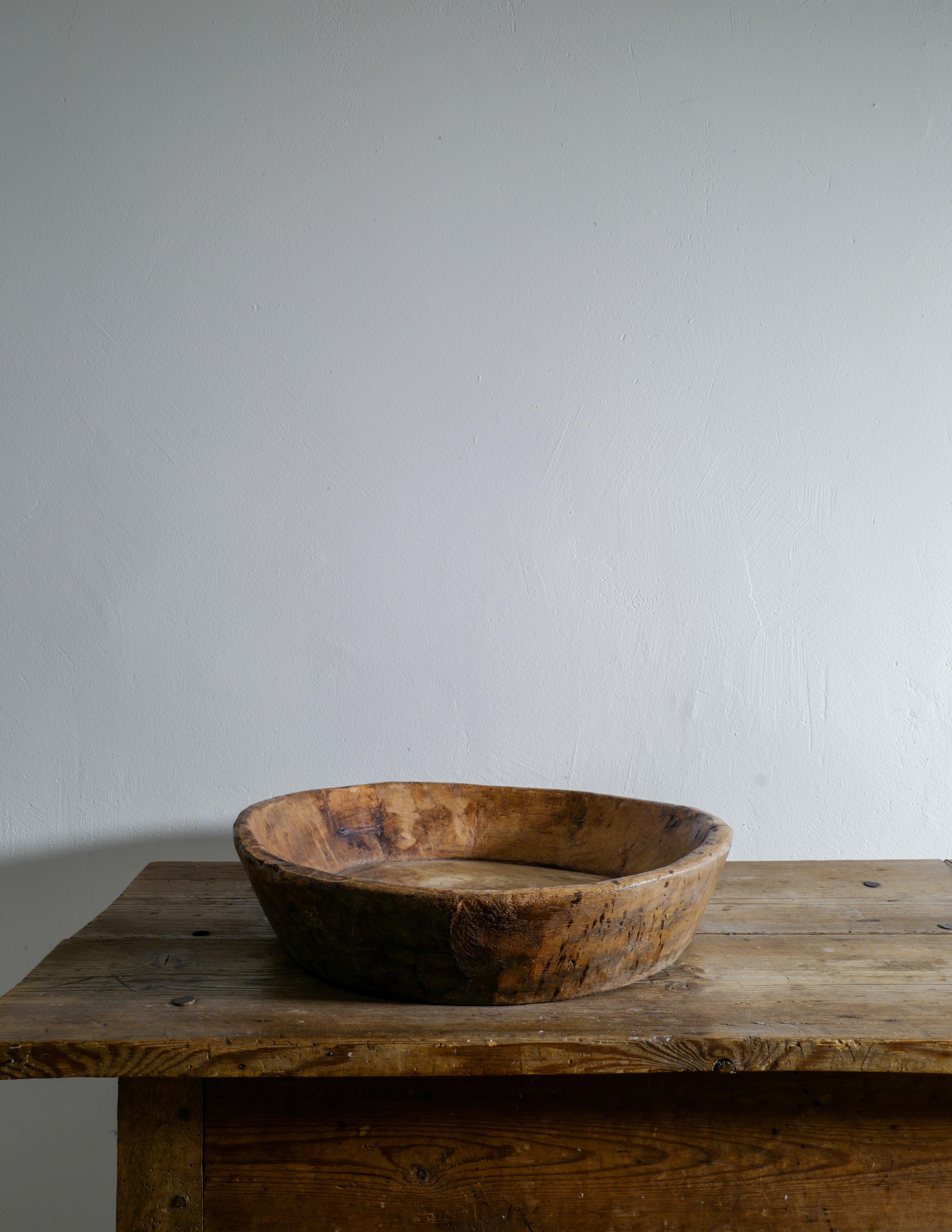 Swedish Wooden Bowl in a Brutalist and Wabi Sabi Style, Late 1800s In Good Condition In Stockholm, SE