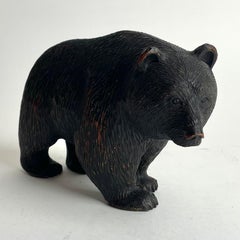 Orso svedese in legno intagliato di betulla colorata dei primi anni del XX secolo