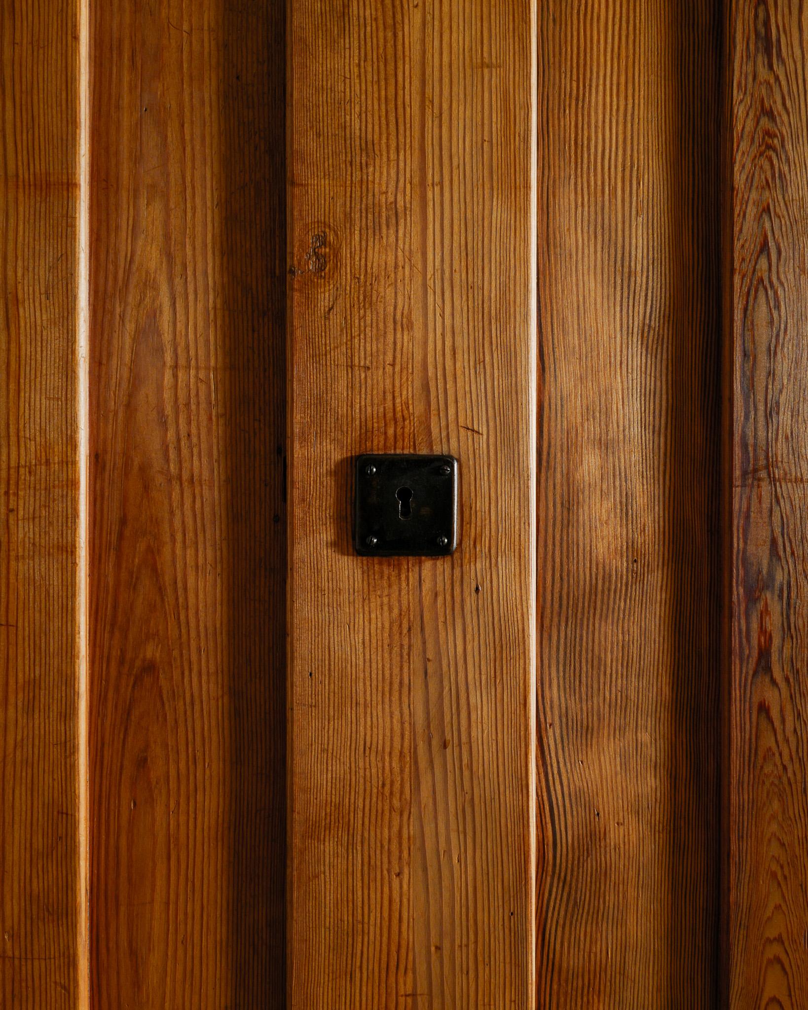 Svedese Armadio svedese in legno 