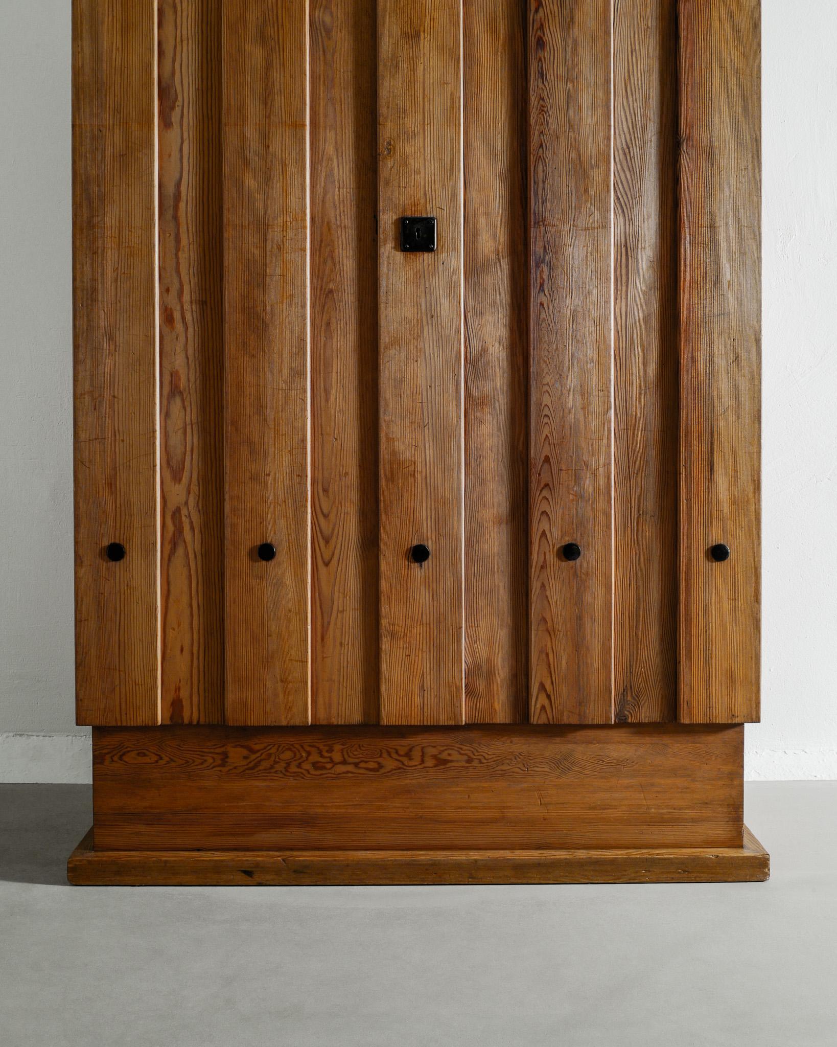Armadio svedese in legno 